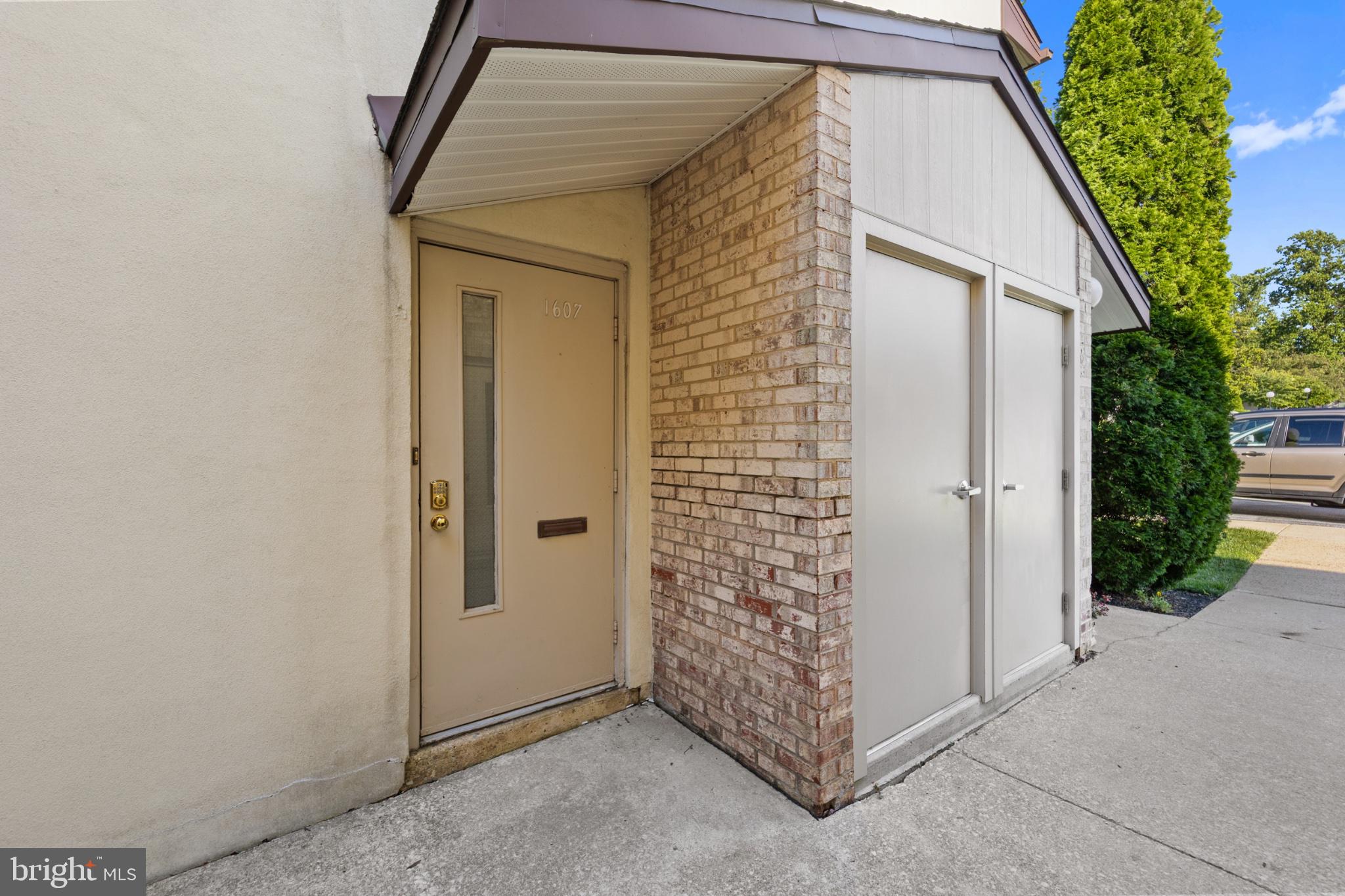 RAINTREE CONDOMINI - Residential