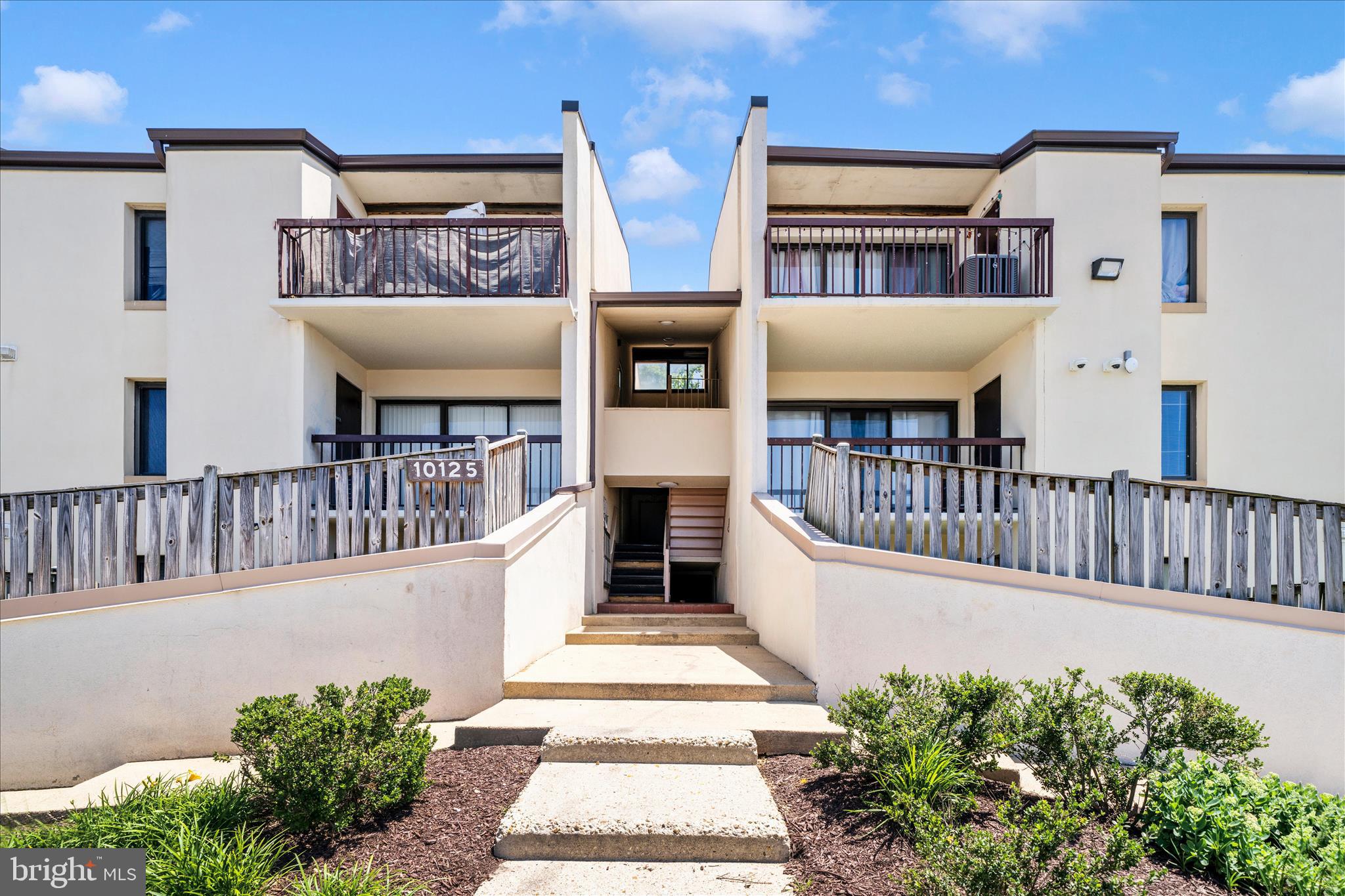 TREETOP CONDO - Residential