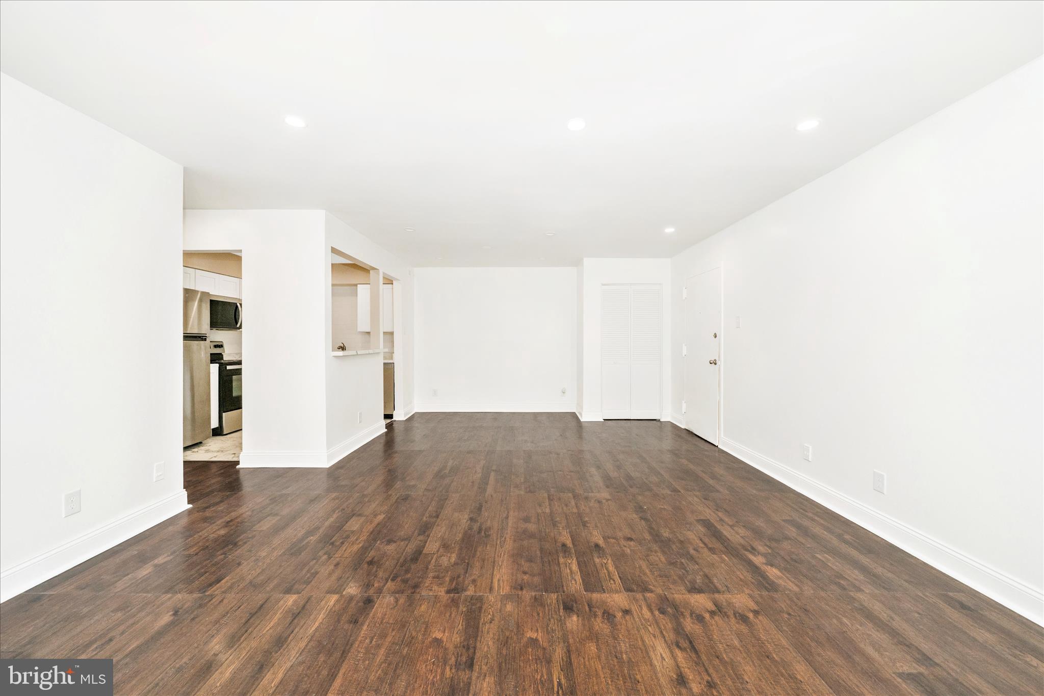 TREETOP CONDO - Residential
