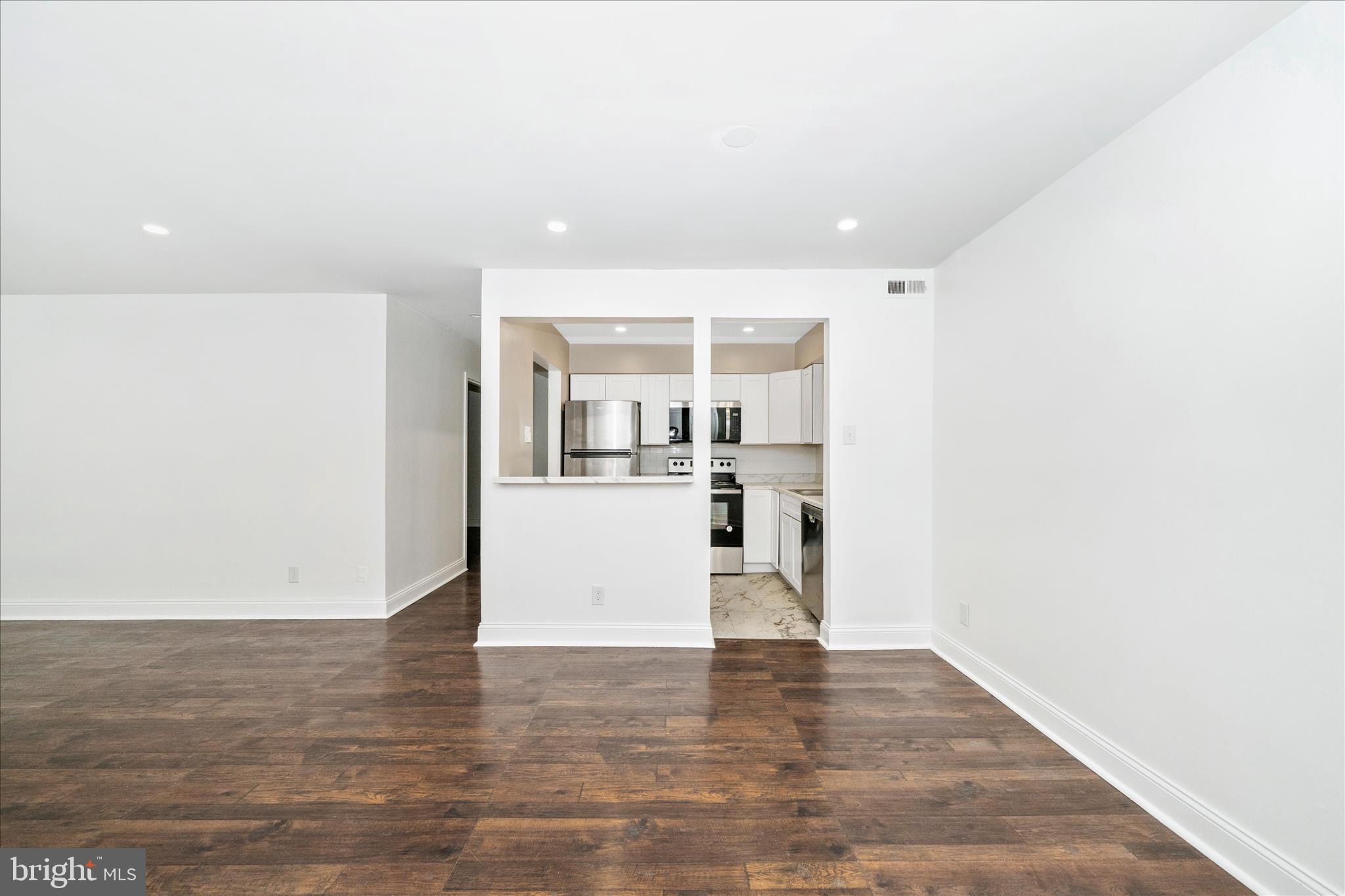 TREETOP CONDO - Residential