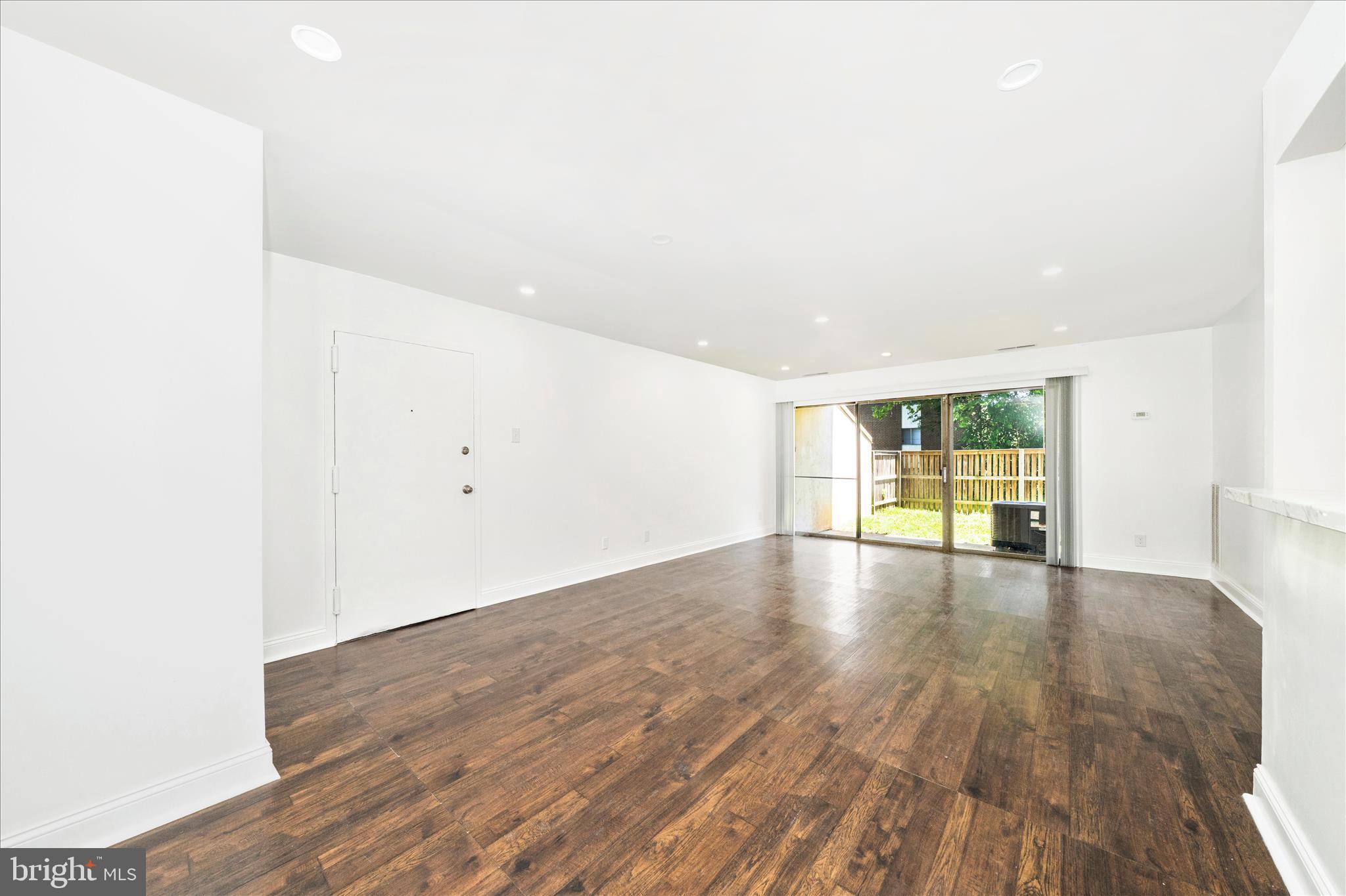 TREETOP CONDO - Residential