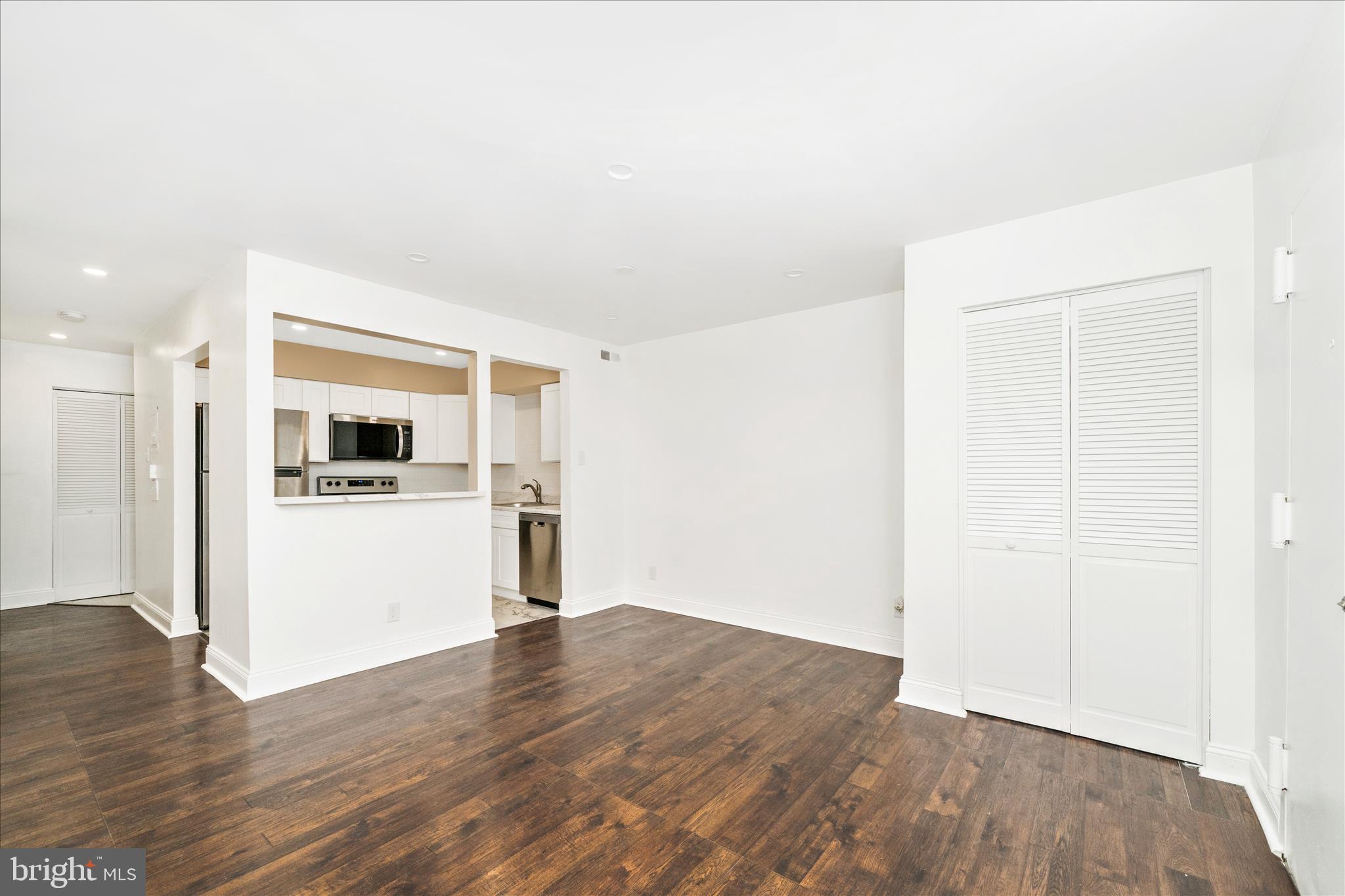 TREETOP CONDO - Residential