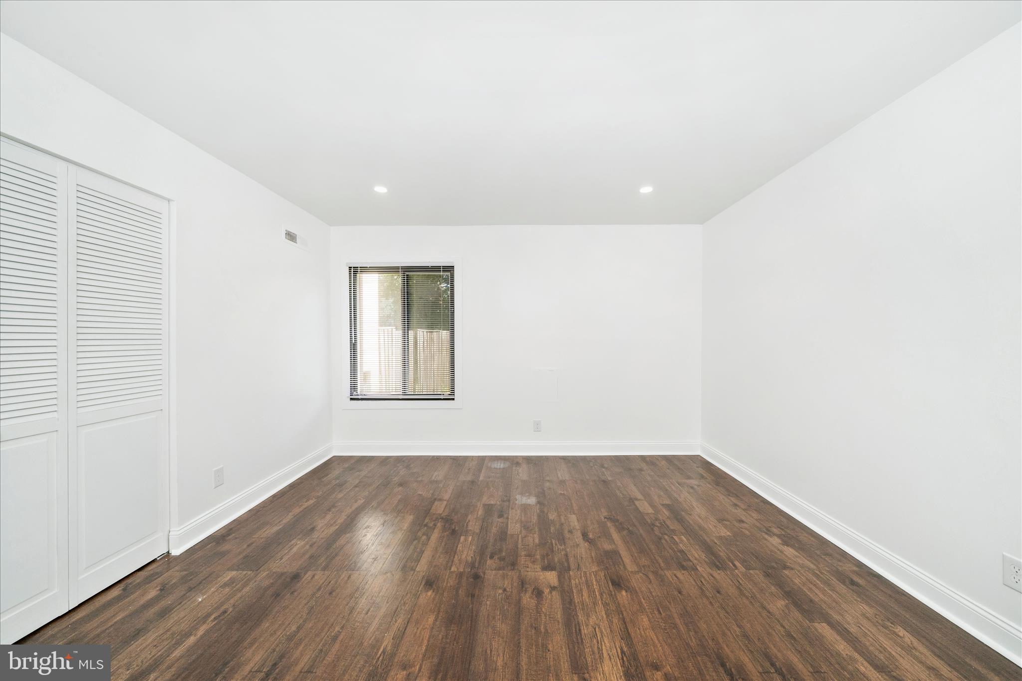 TREETOP CONDO - Residential