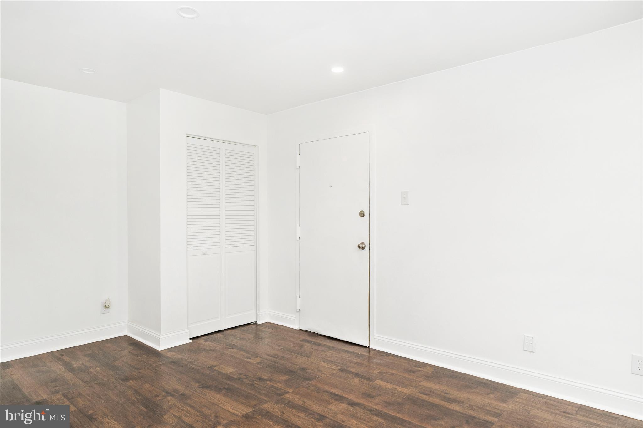 TREETOP CONDO - Residential
