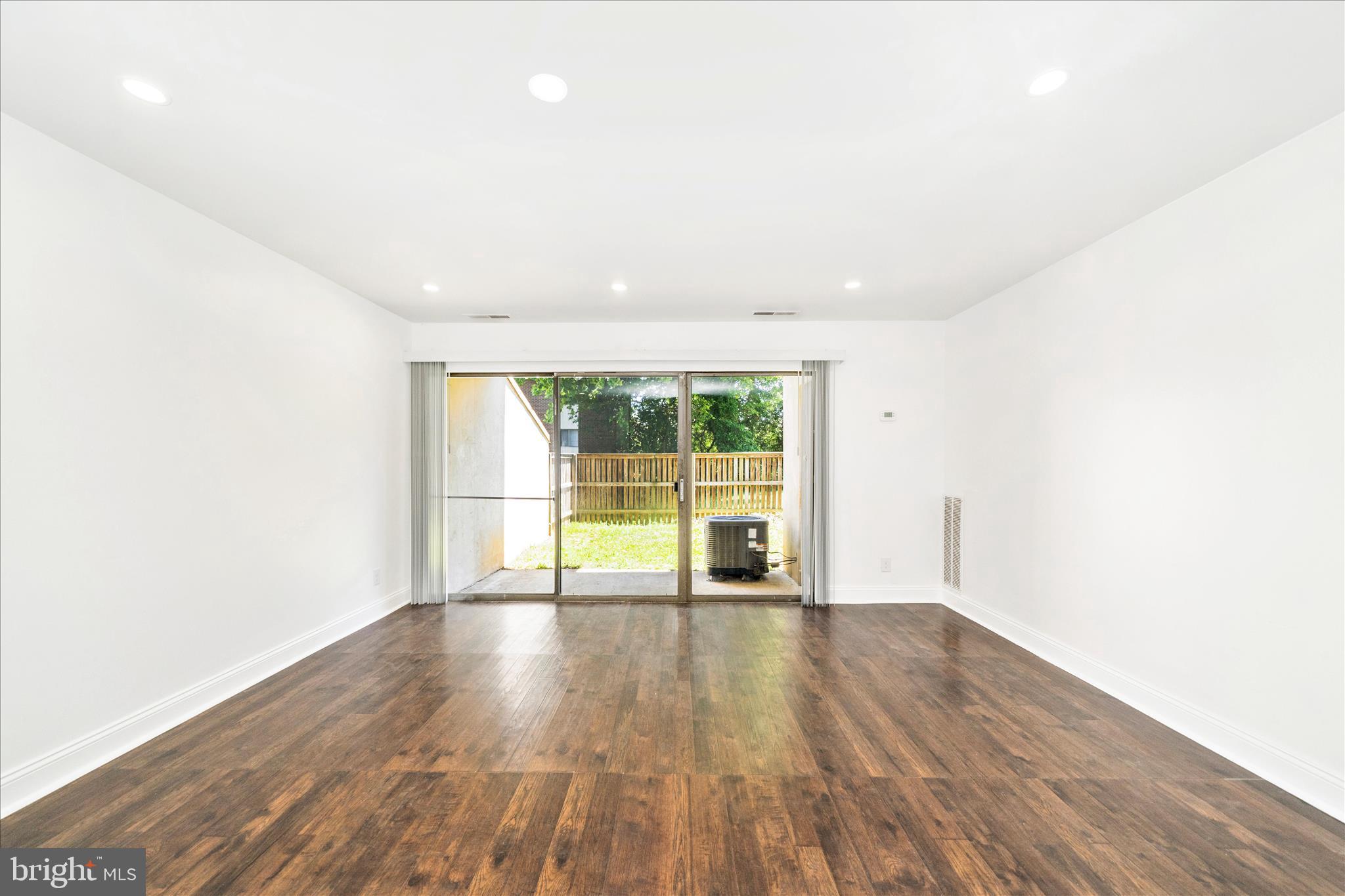 TREETOP CONDO - Residential