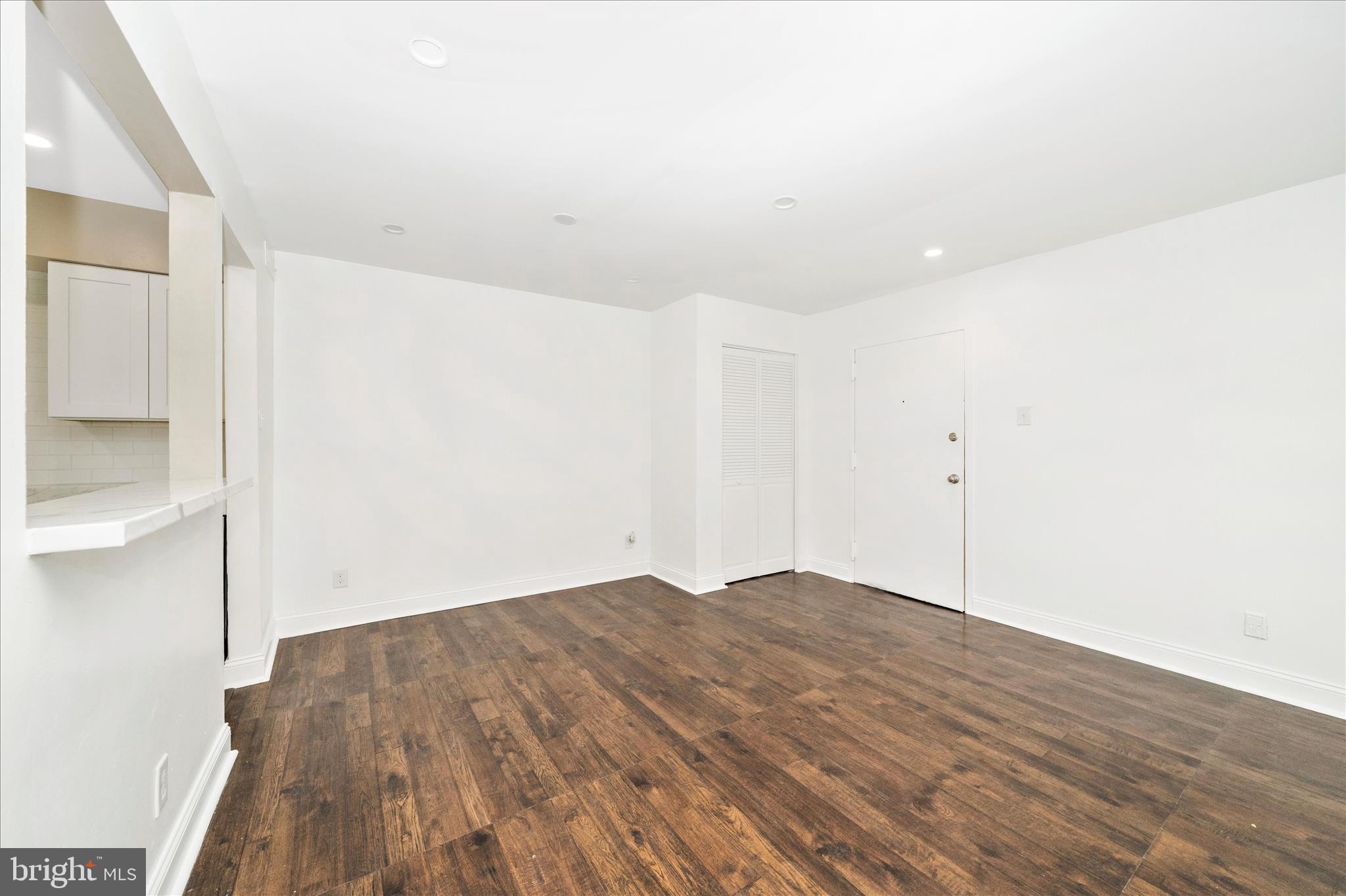 TREETOP CONDO - Residential