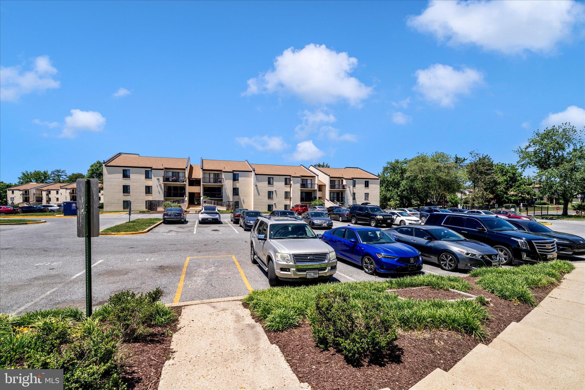 TREETOP CONDO - Residential