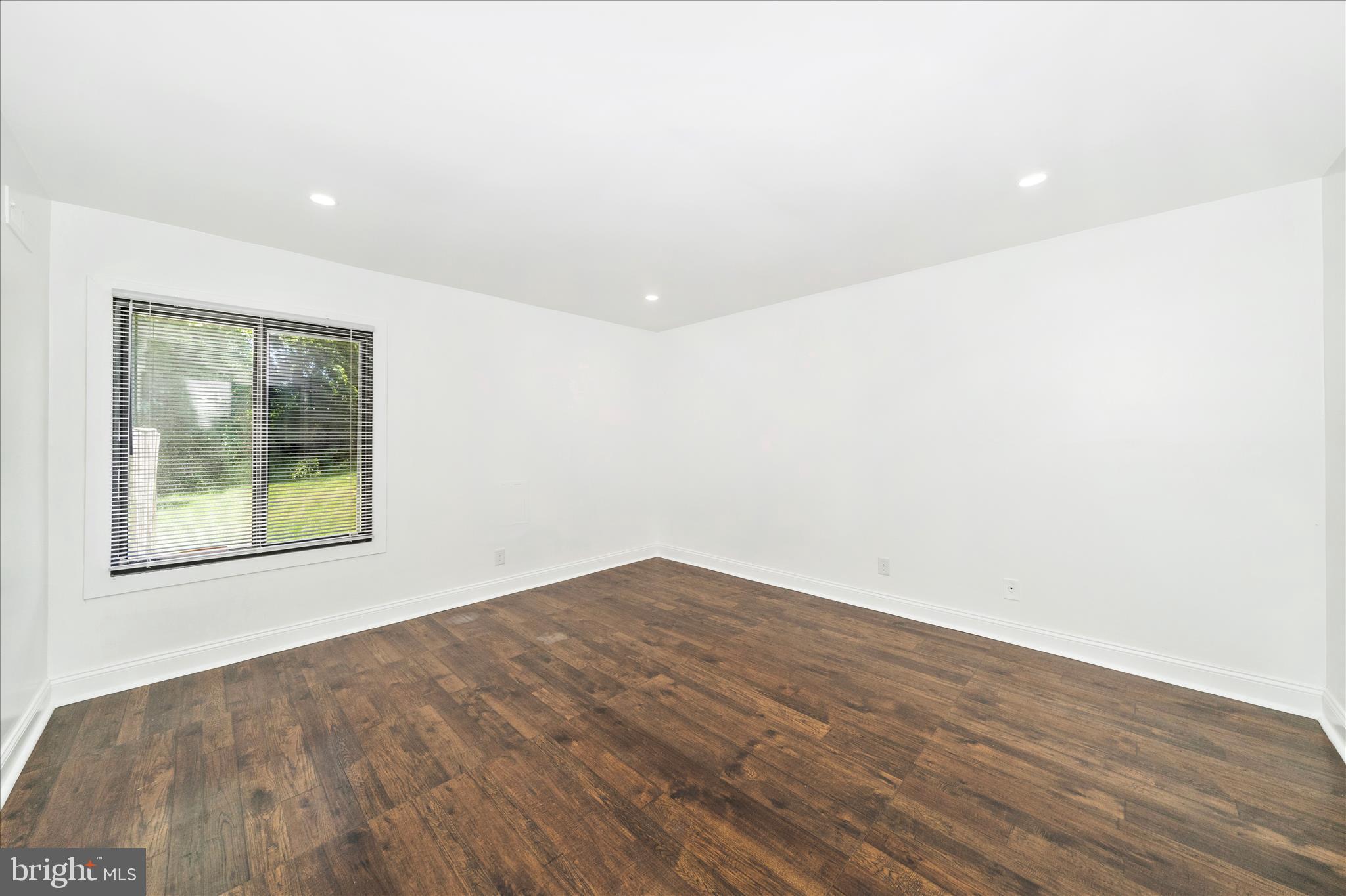 TREETOP CONDO - Residential