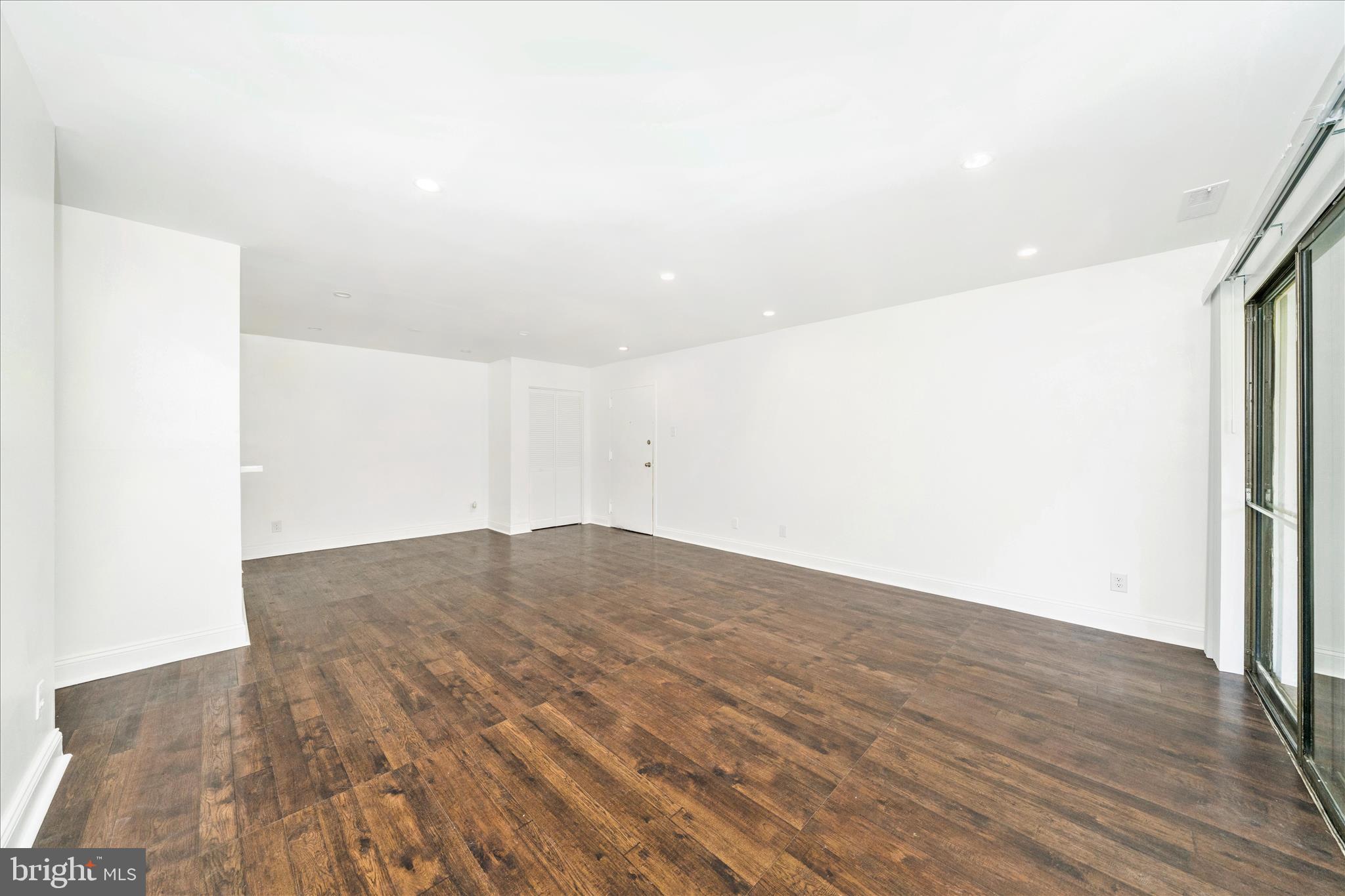 TREETOP CONDO - Residential