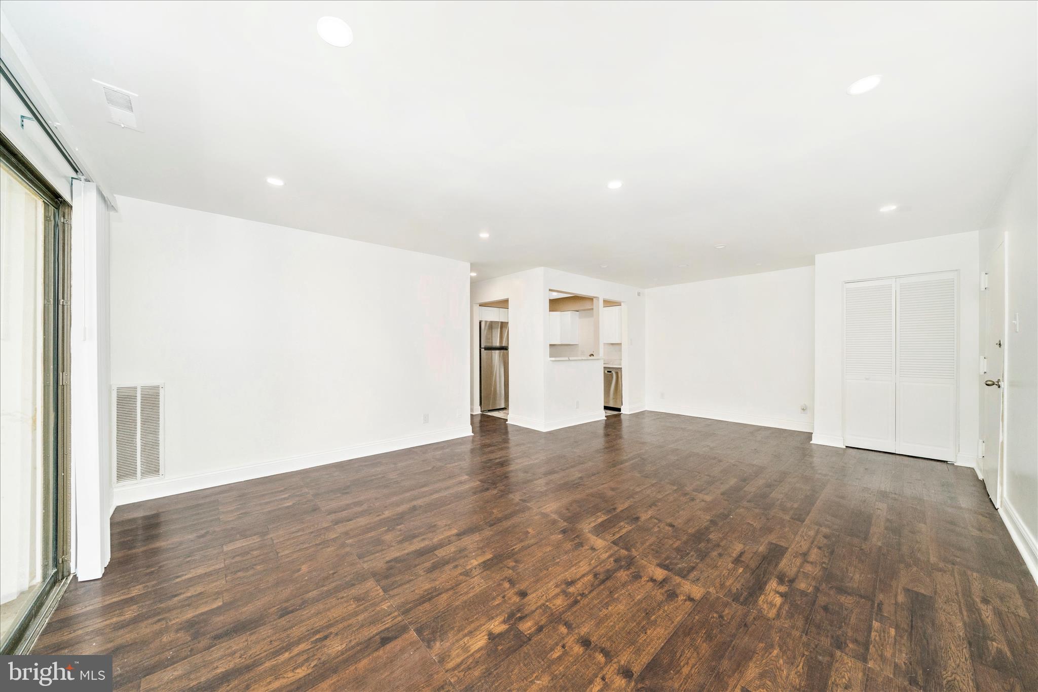 TREETOP CONDO - Residential