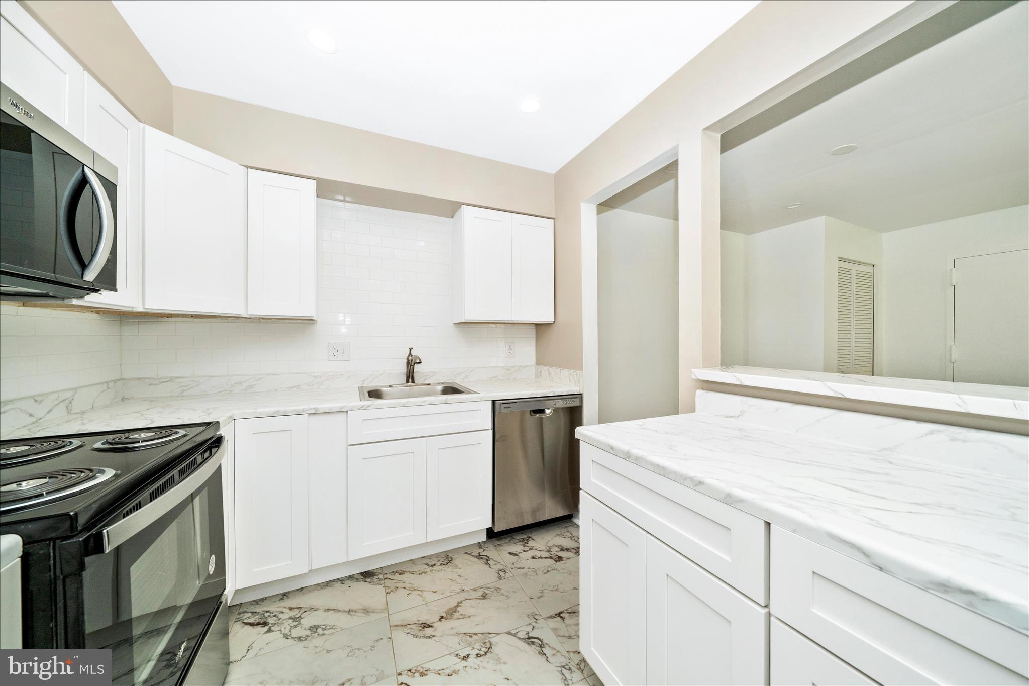 TREETOP CONDO - Residential