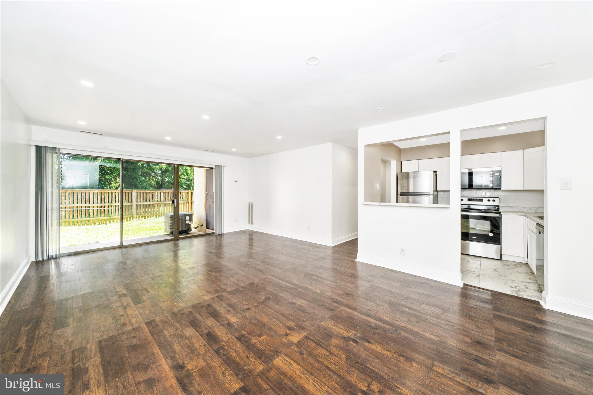 TREETOP CONDO - Residential
