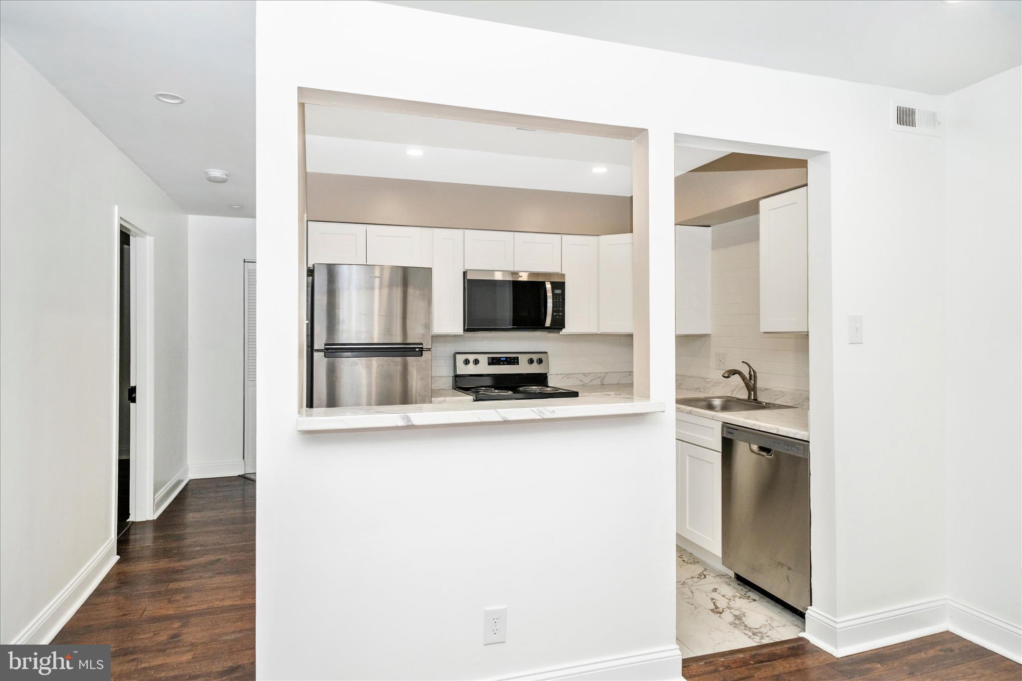 TREETOP CONDO - Residential