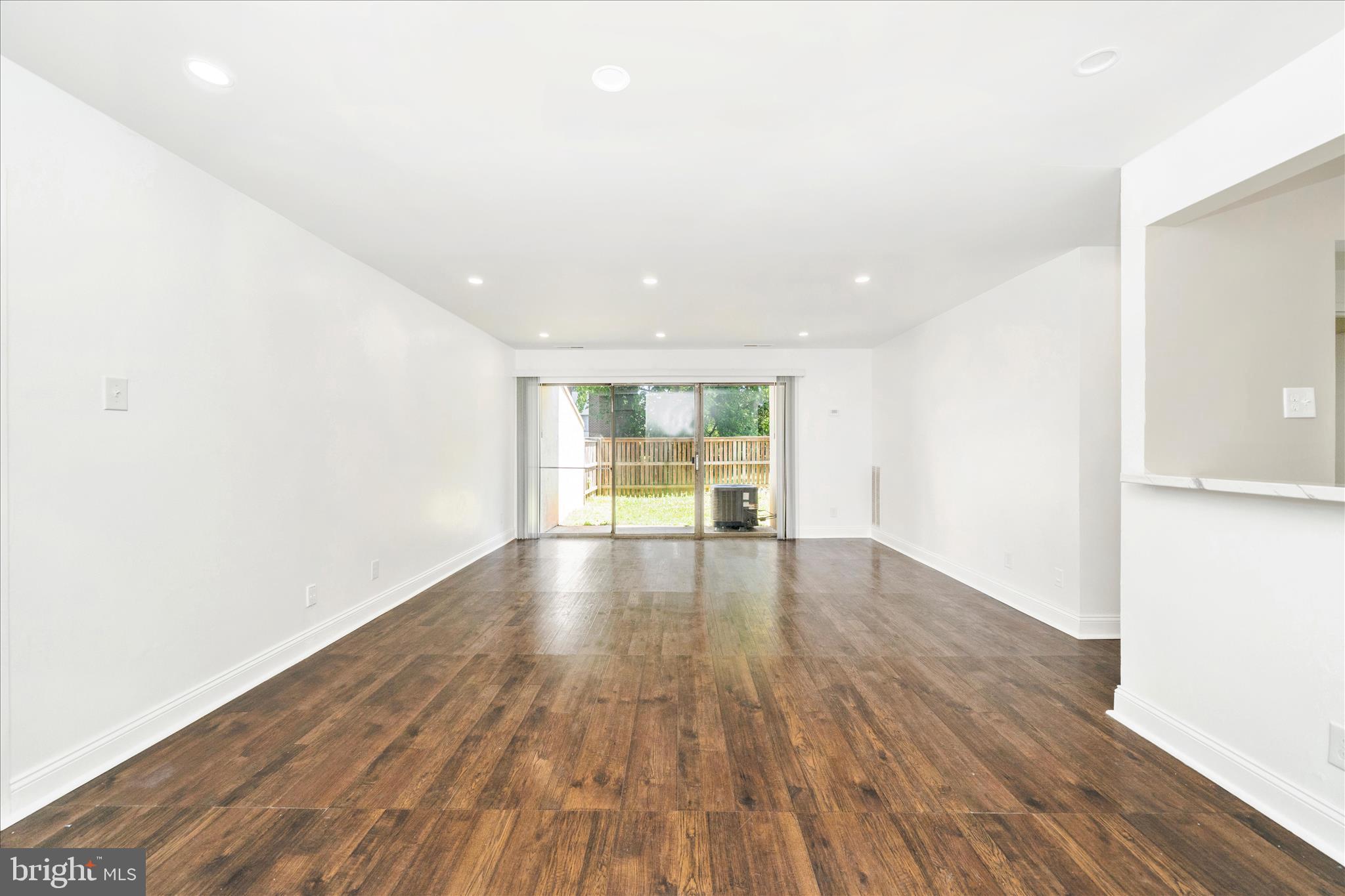 TREETOP CONDO - Residential