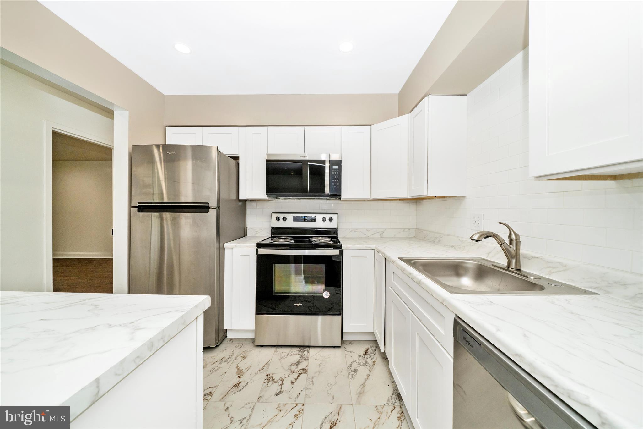 TREETOP CONDO - Residential