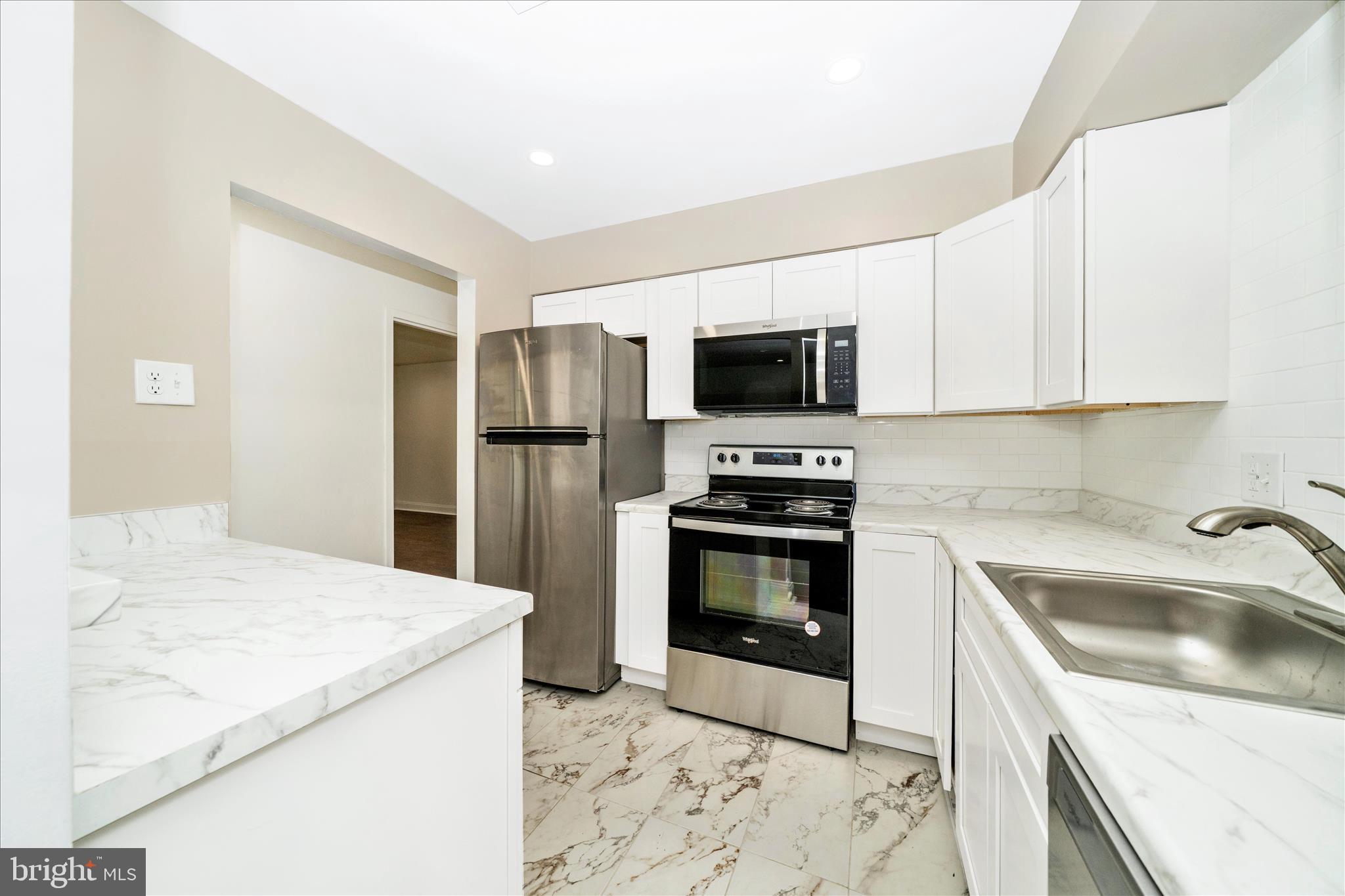 TREETOP CONDO - Residential
