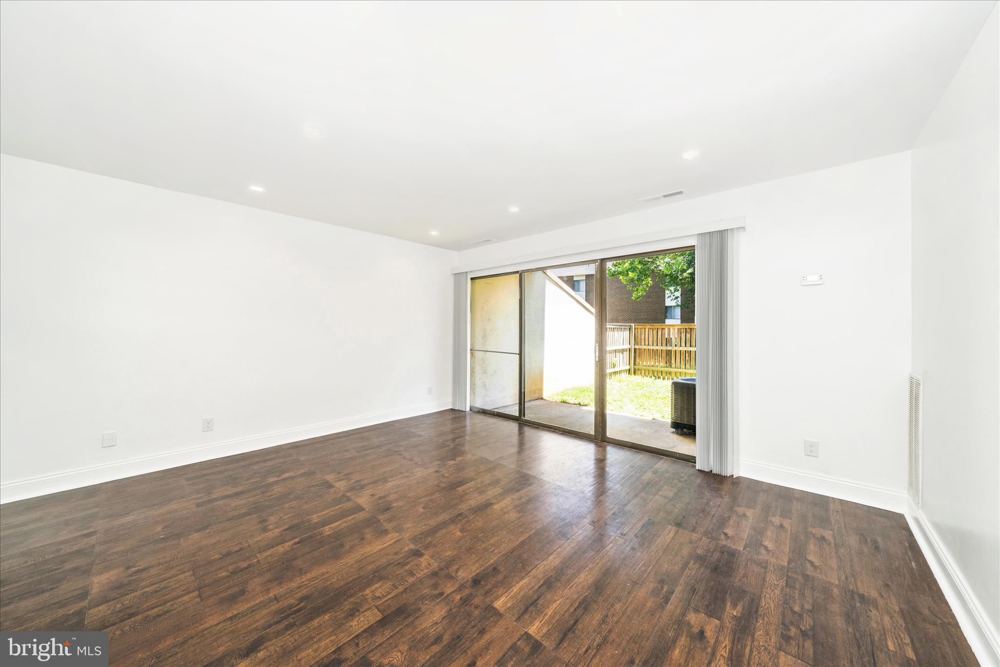 TREETOP CONDO - Residential