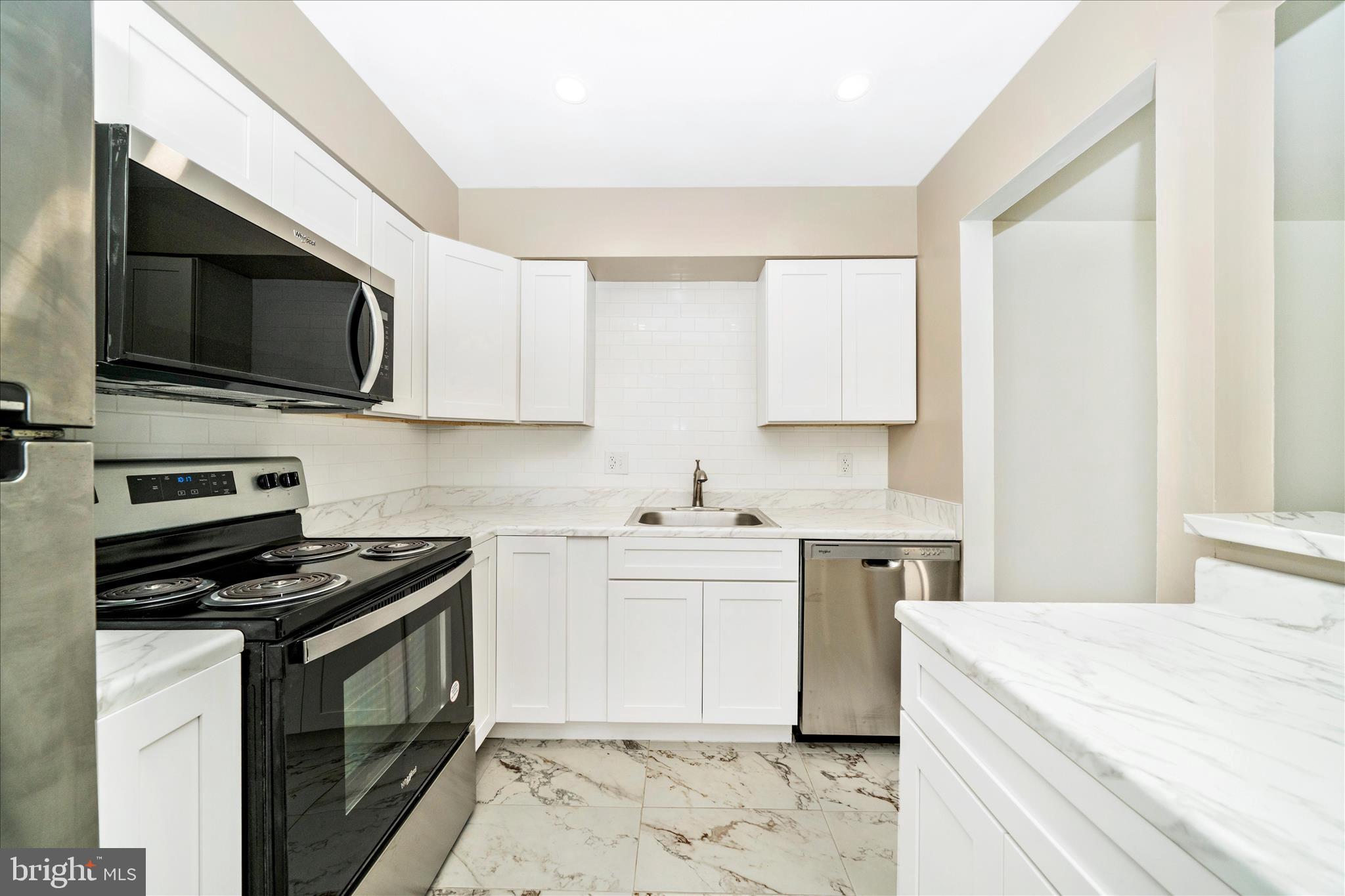 TREETOP CONDO - Residential