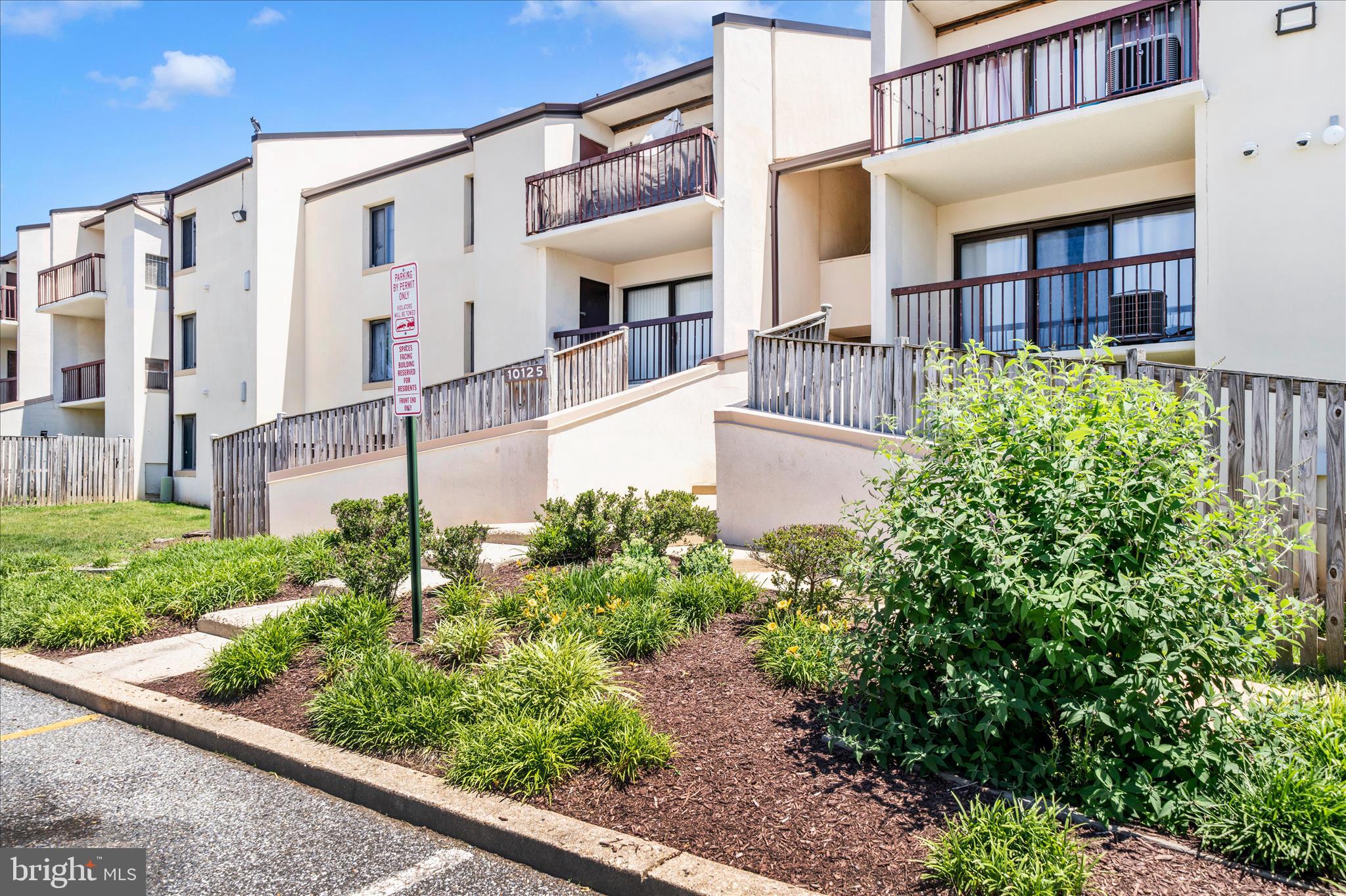 TREETOP CONDO - Residential