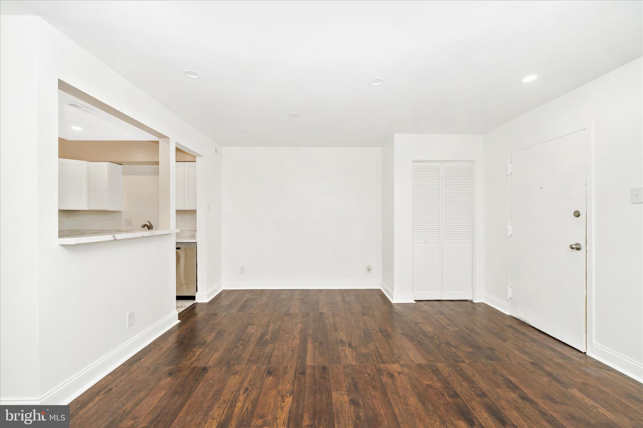TREETOP CONDO - Residential