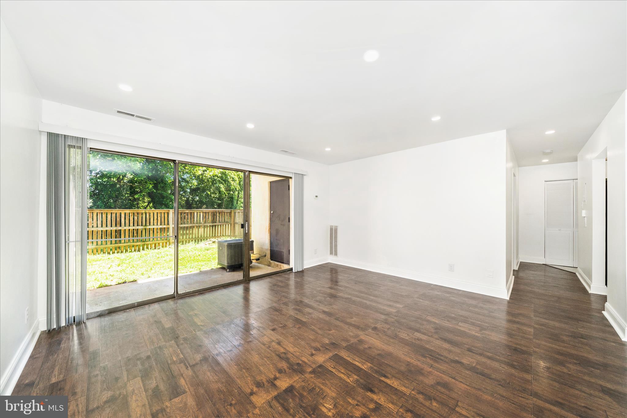 TREETOP CONDO - Residential