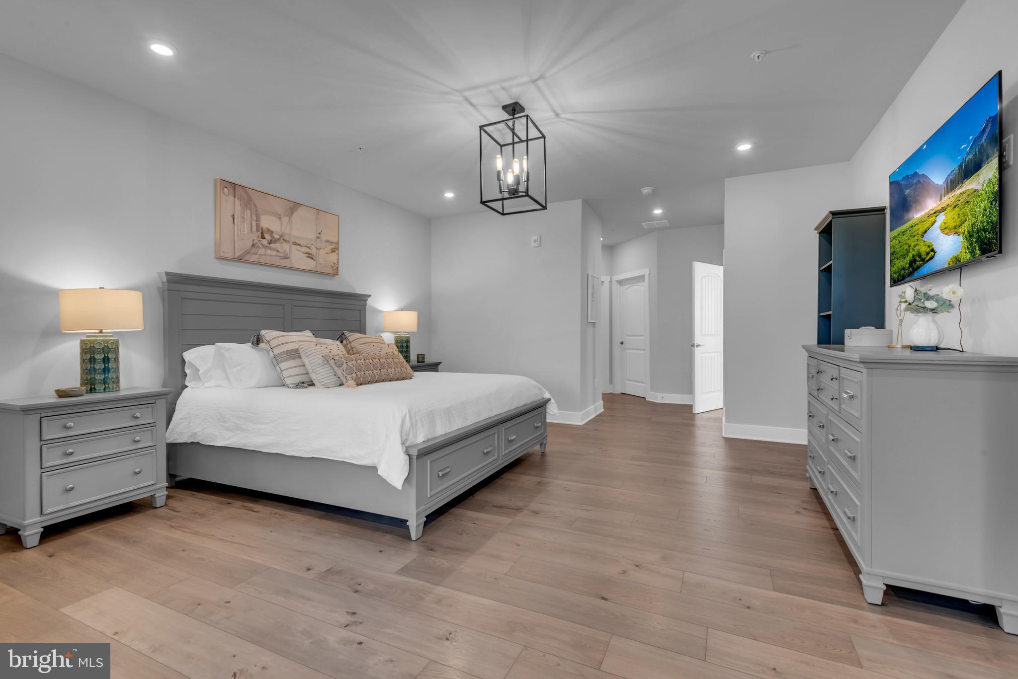FOUR SEASONS AT KENT ISLAND - Residential