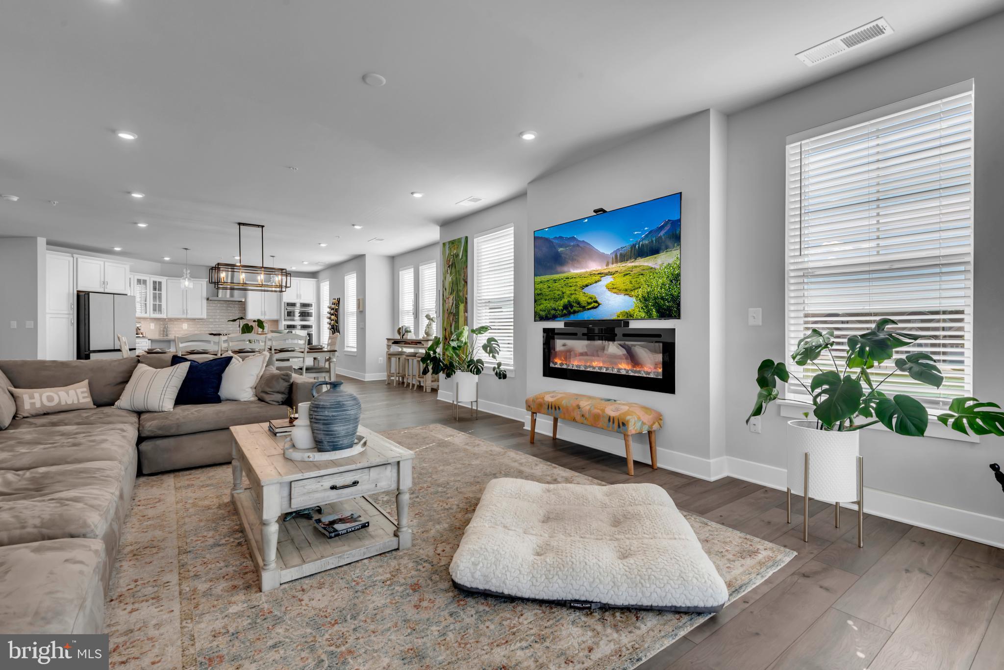 FOUR SEASONS AT KENT ISLAND - Residential