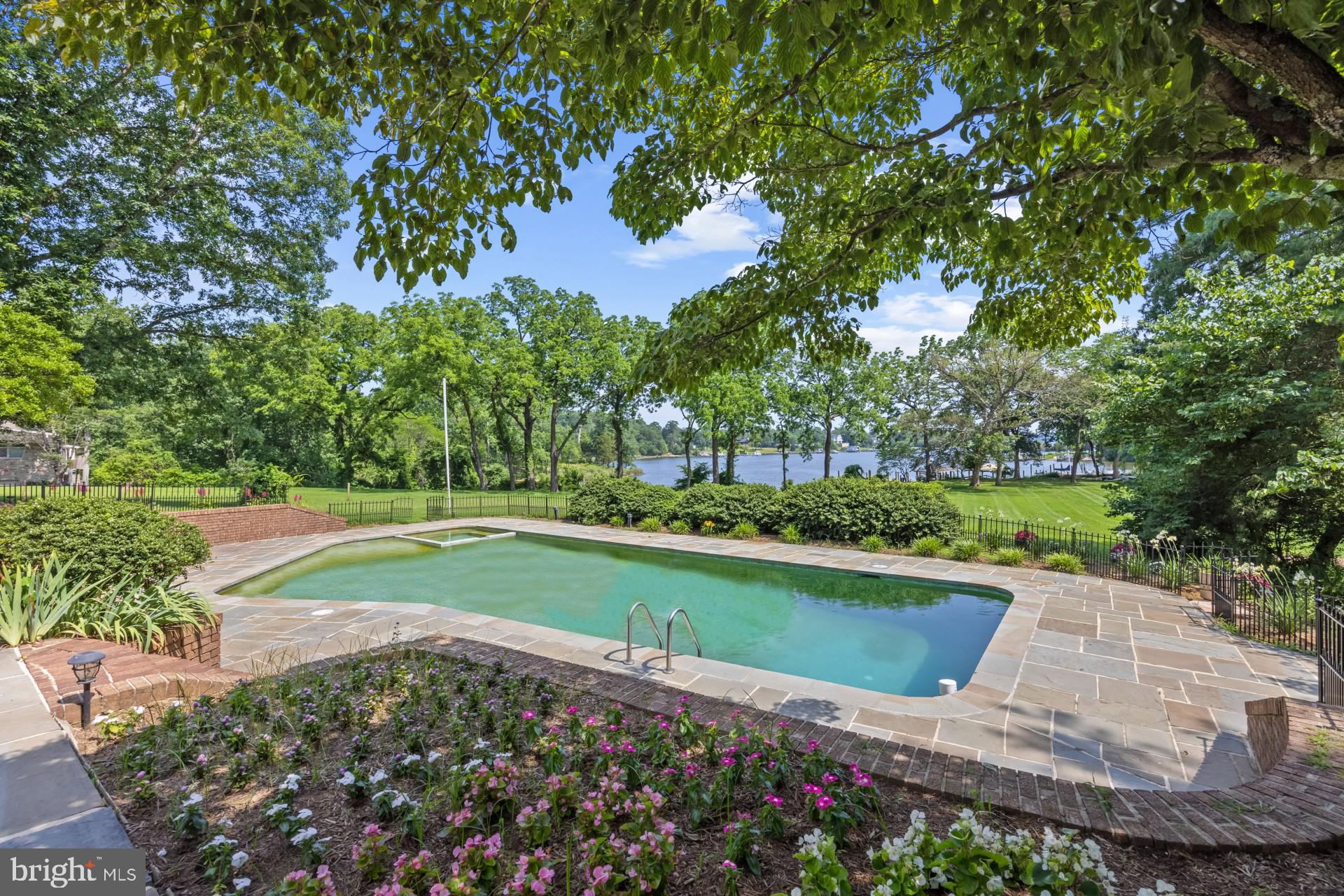 CRAB CREEK - Residential