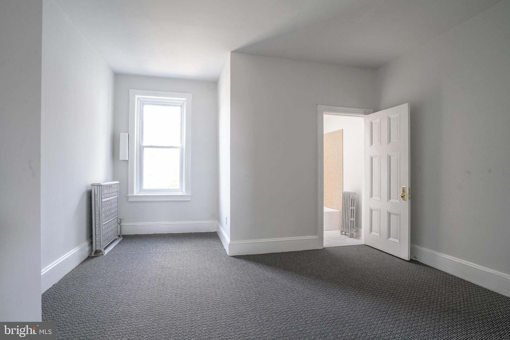 PORT RICHMOND - Commercial Sale