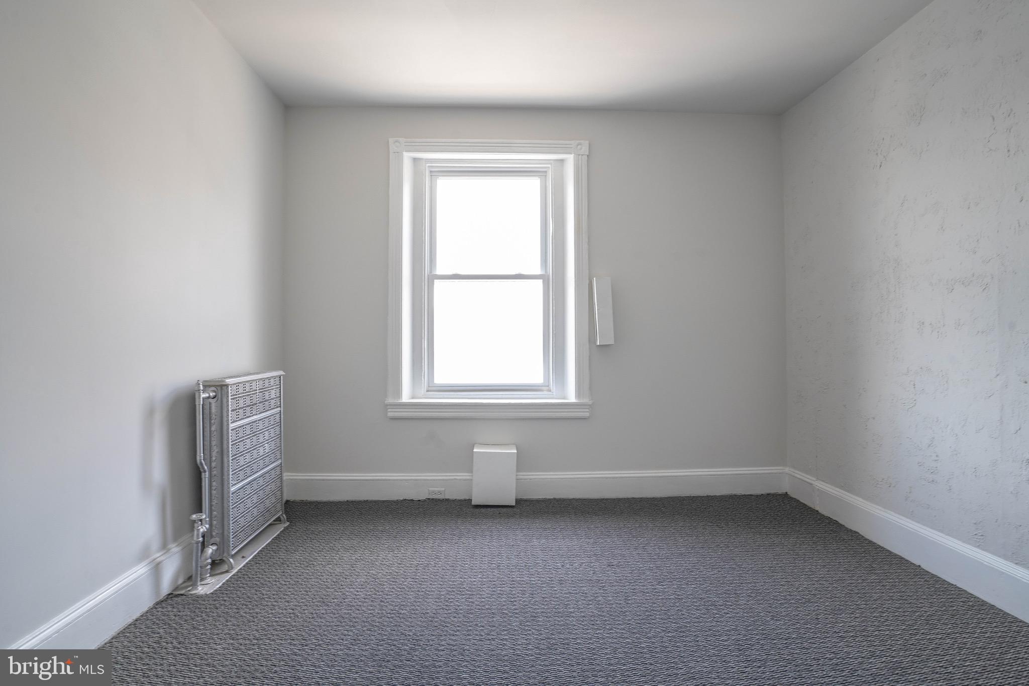 PORT RICHMOND - Commercial Sale