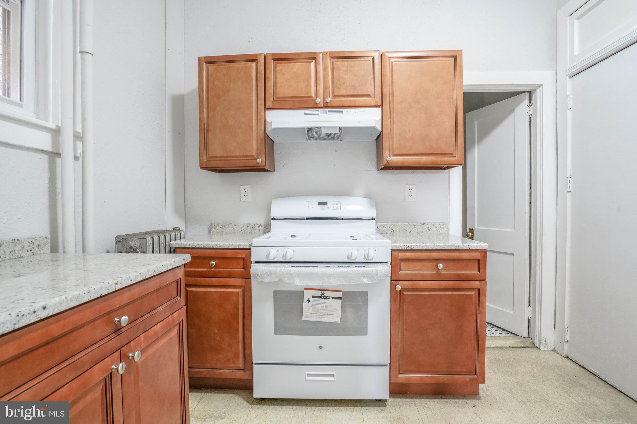 PORT RICHMOND - Commercial Sale