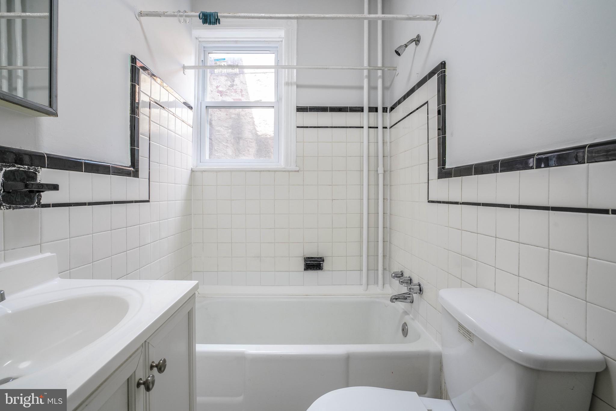 PORT RICHMOND - Commercial Sale