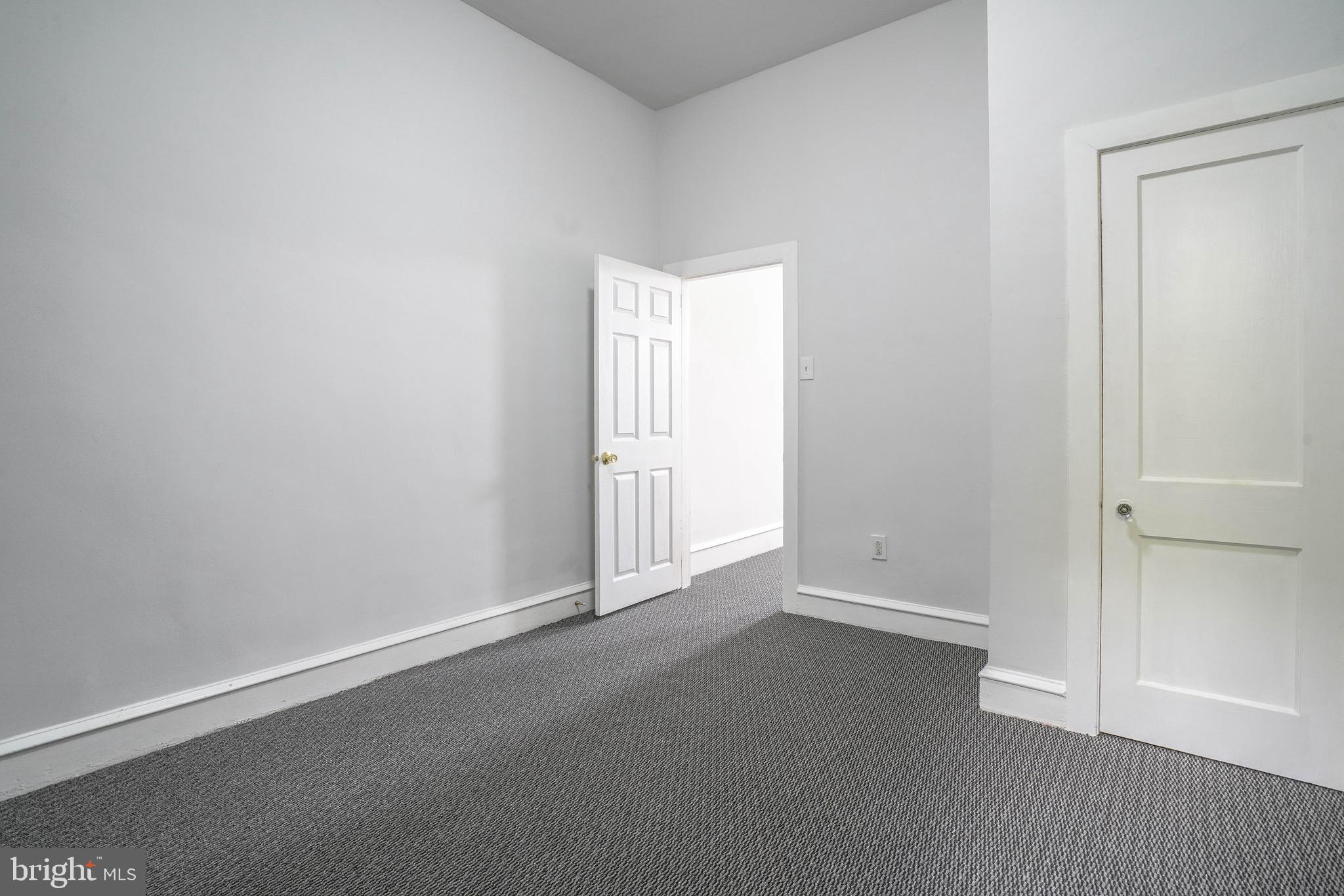 PORT RICHMOND - Commercial Sale