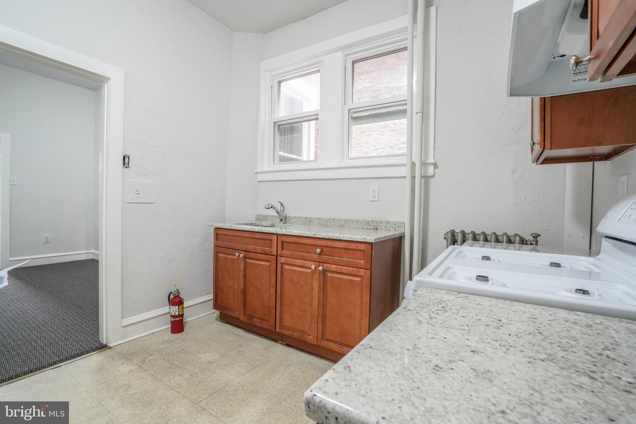 PORT RICHMOND - Commercial Sale