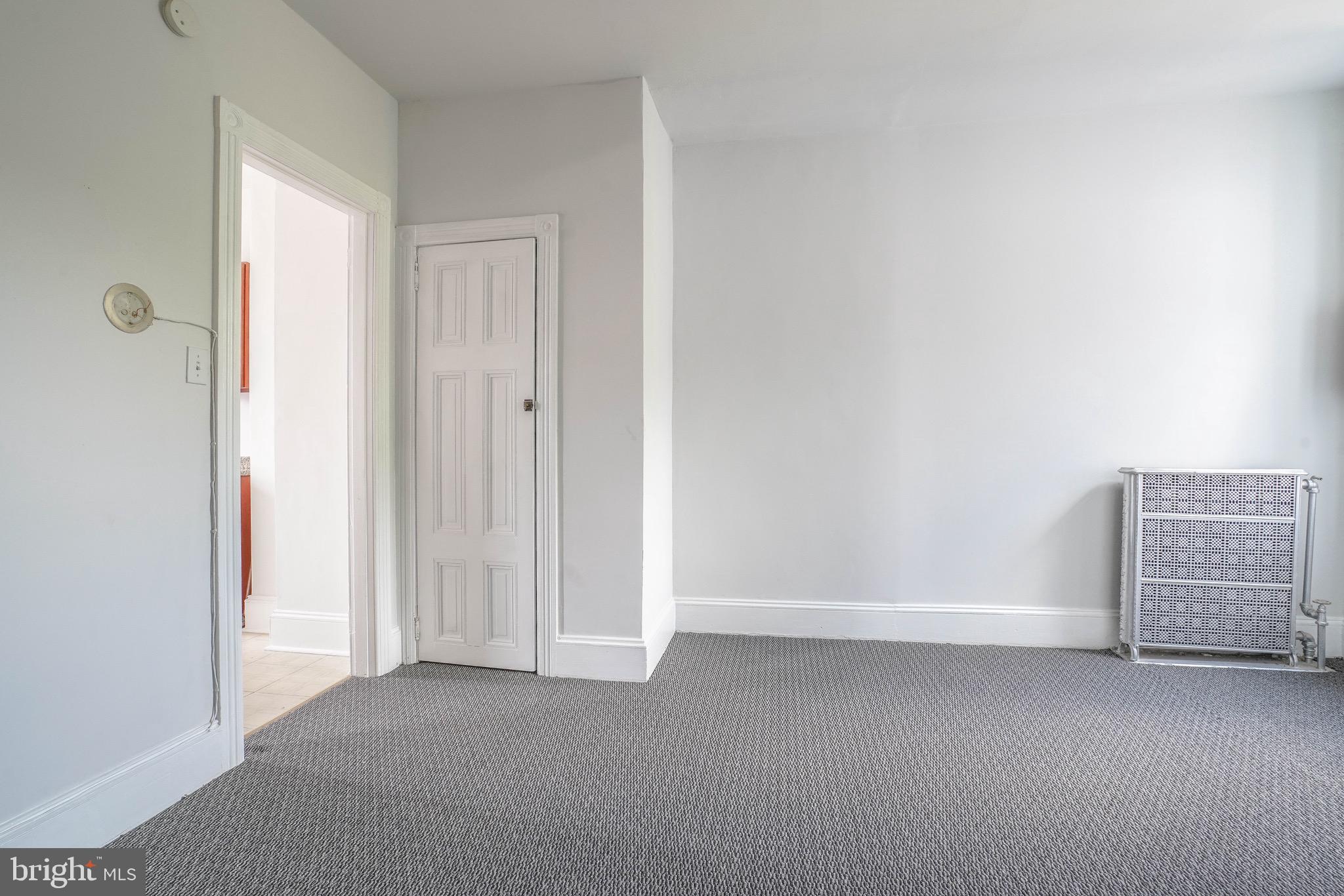 PORT RICHMOND - Commercial Sale