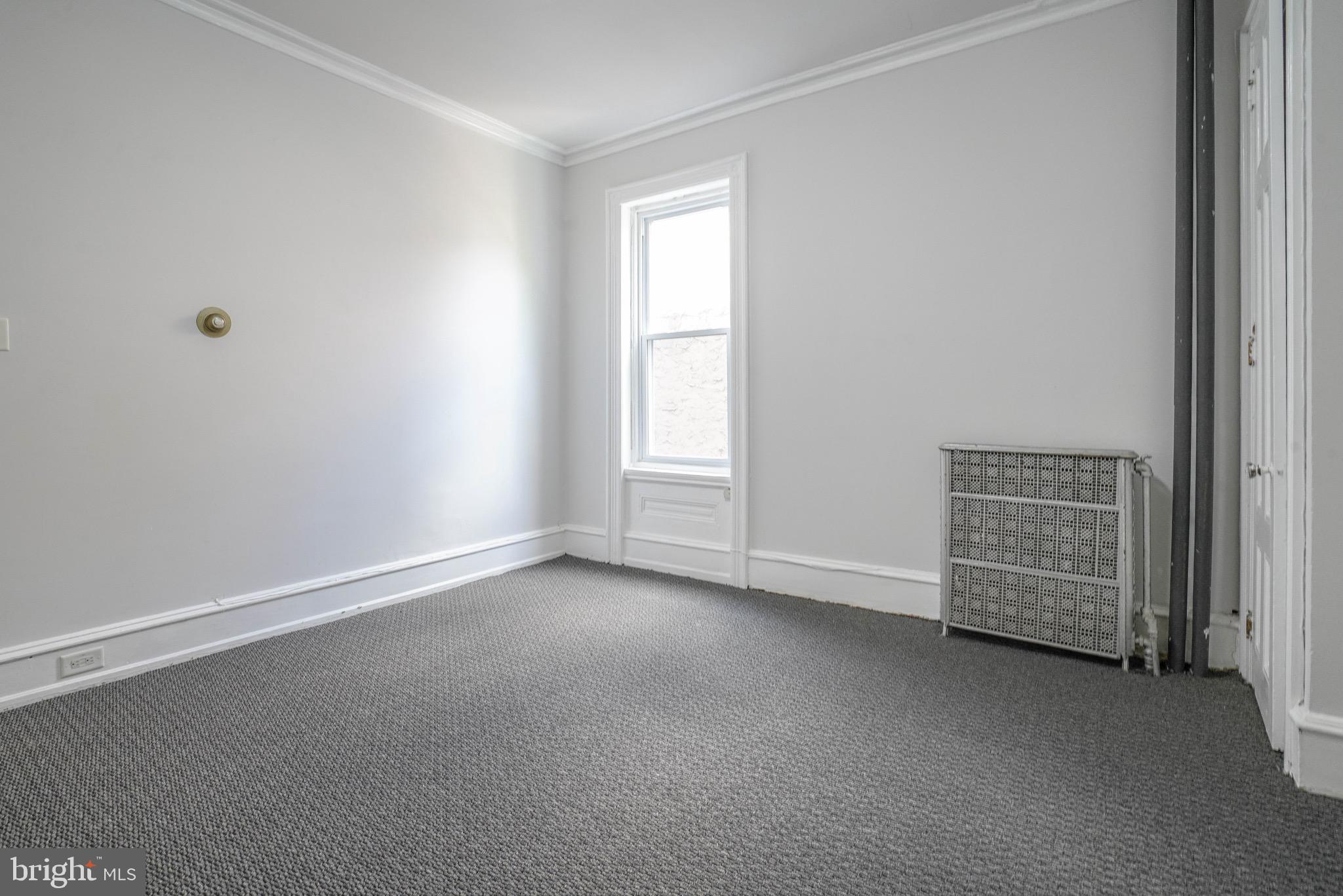 PORT RICHMOND - Commercial Sale
