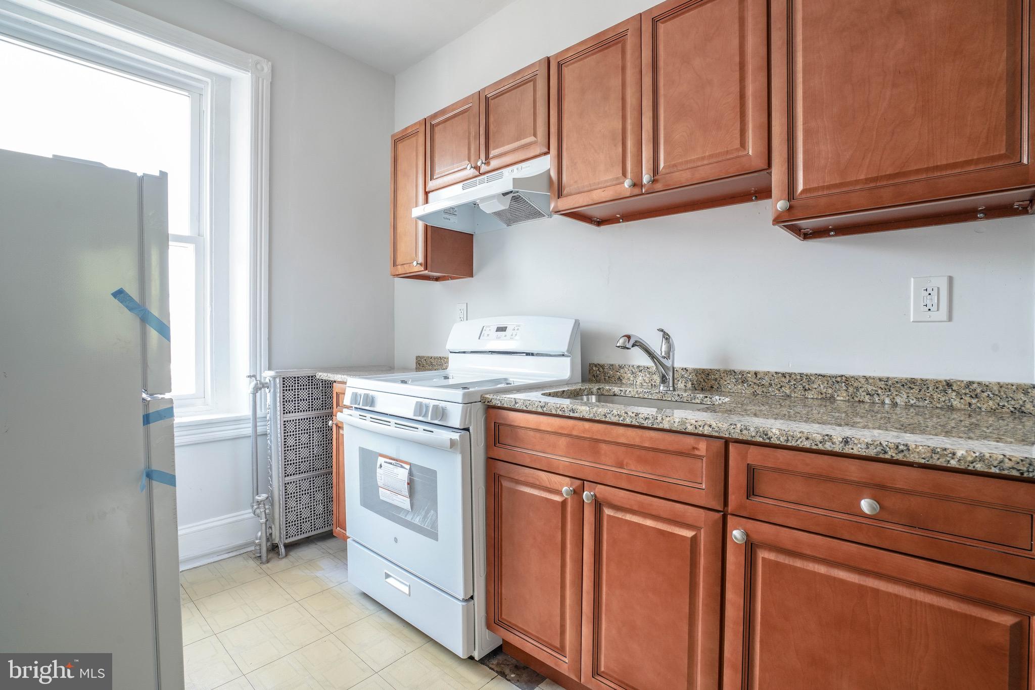 PORT RICHMOND - Commercial Sale