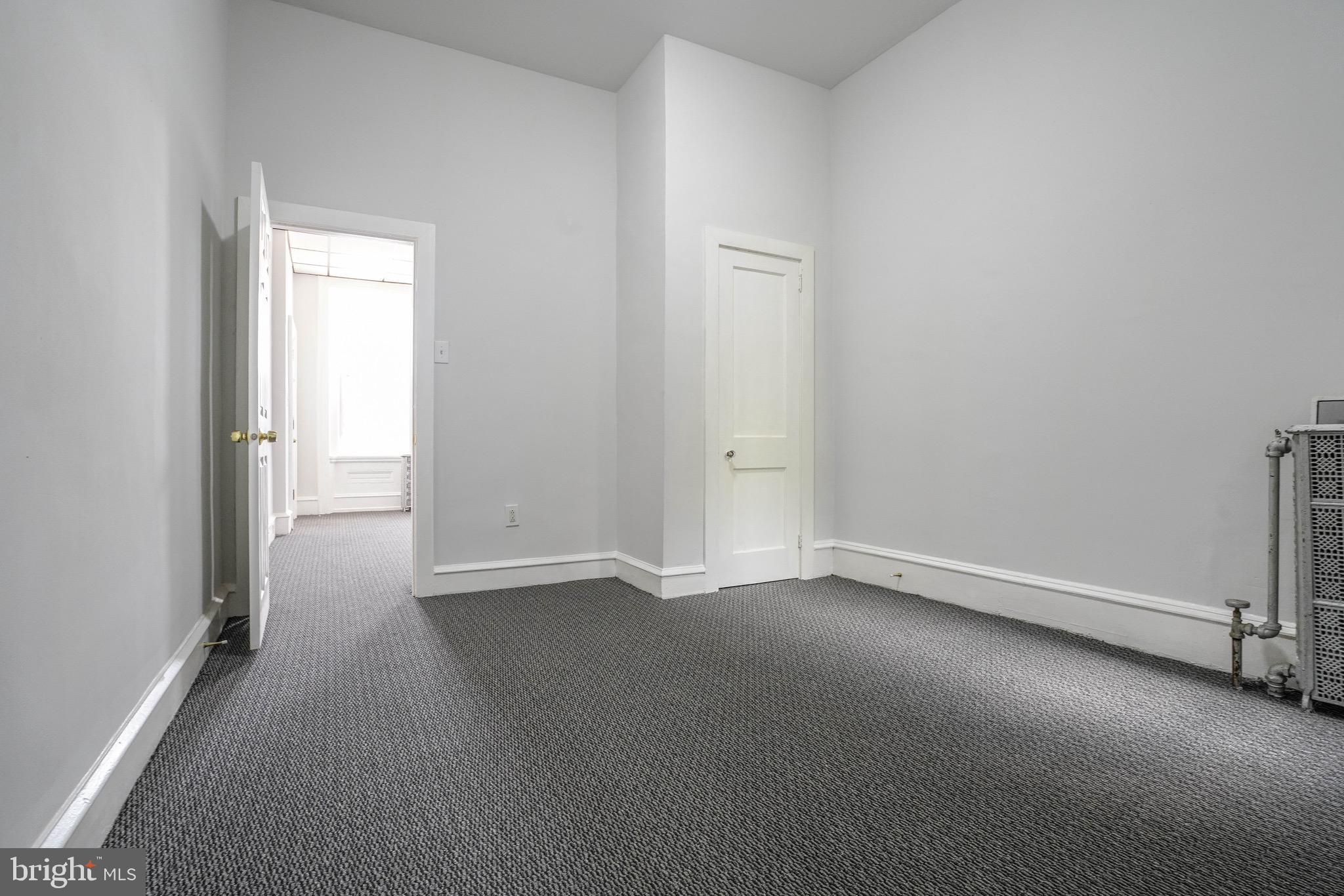 PORT RICHMOND - Commercial Sale