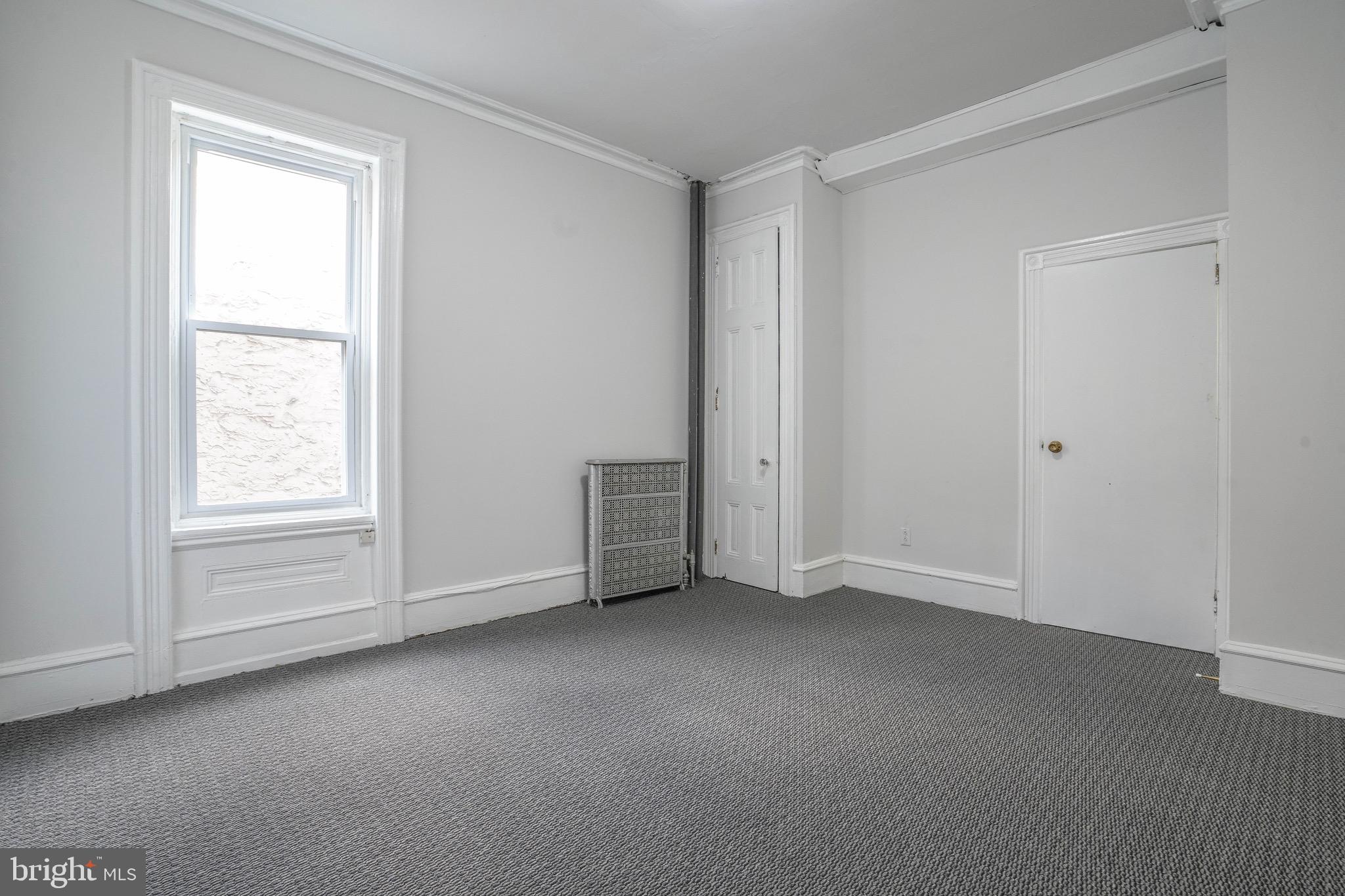 PORT RICHMOND - Commercial Sale