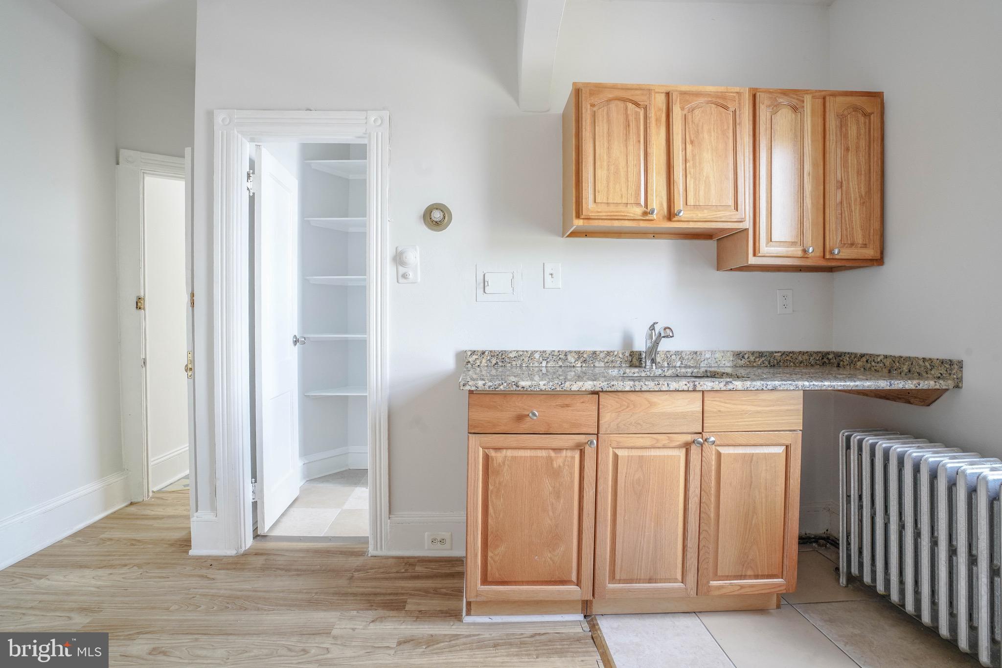 PORT RICHMOND - Commercial Sale