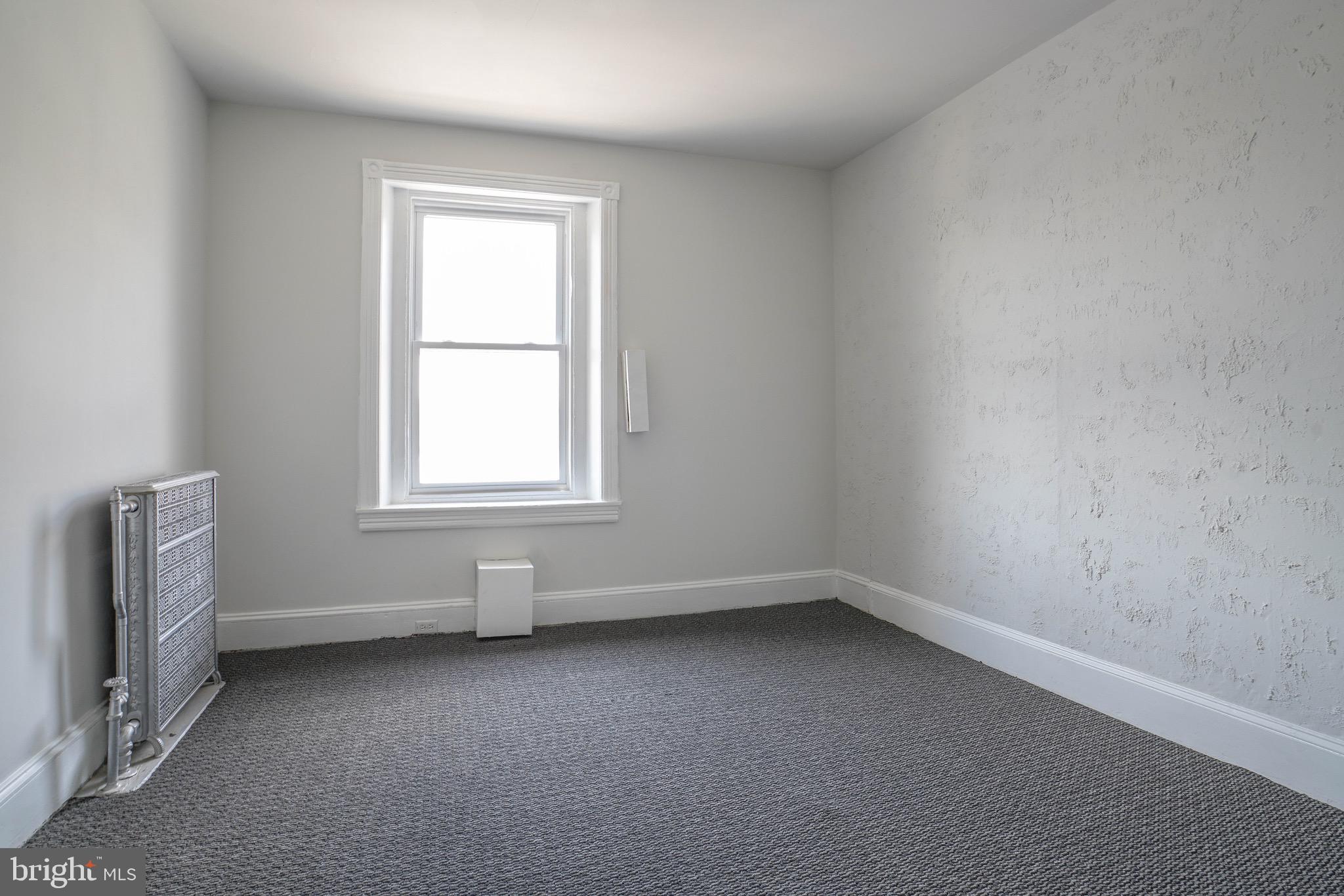 PORT RICHMOND - Commercial Sale