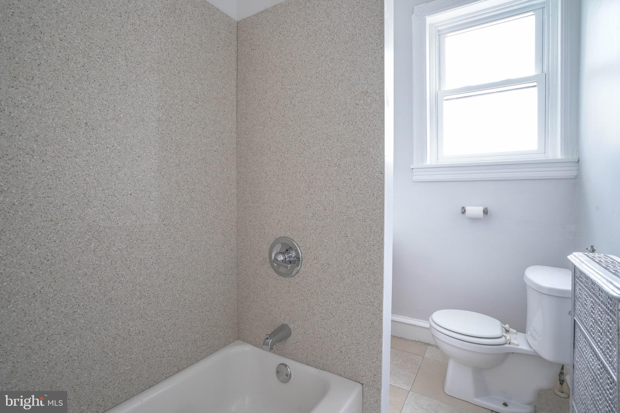 PORT RICHMOND - Commercial Sale