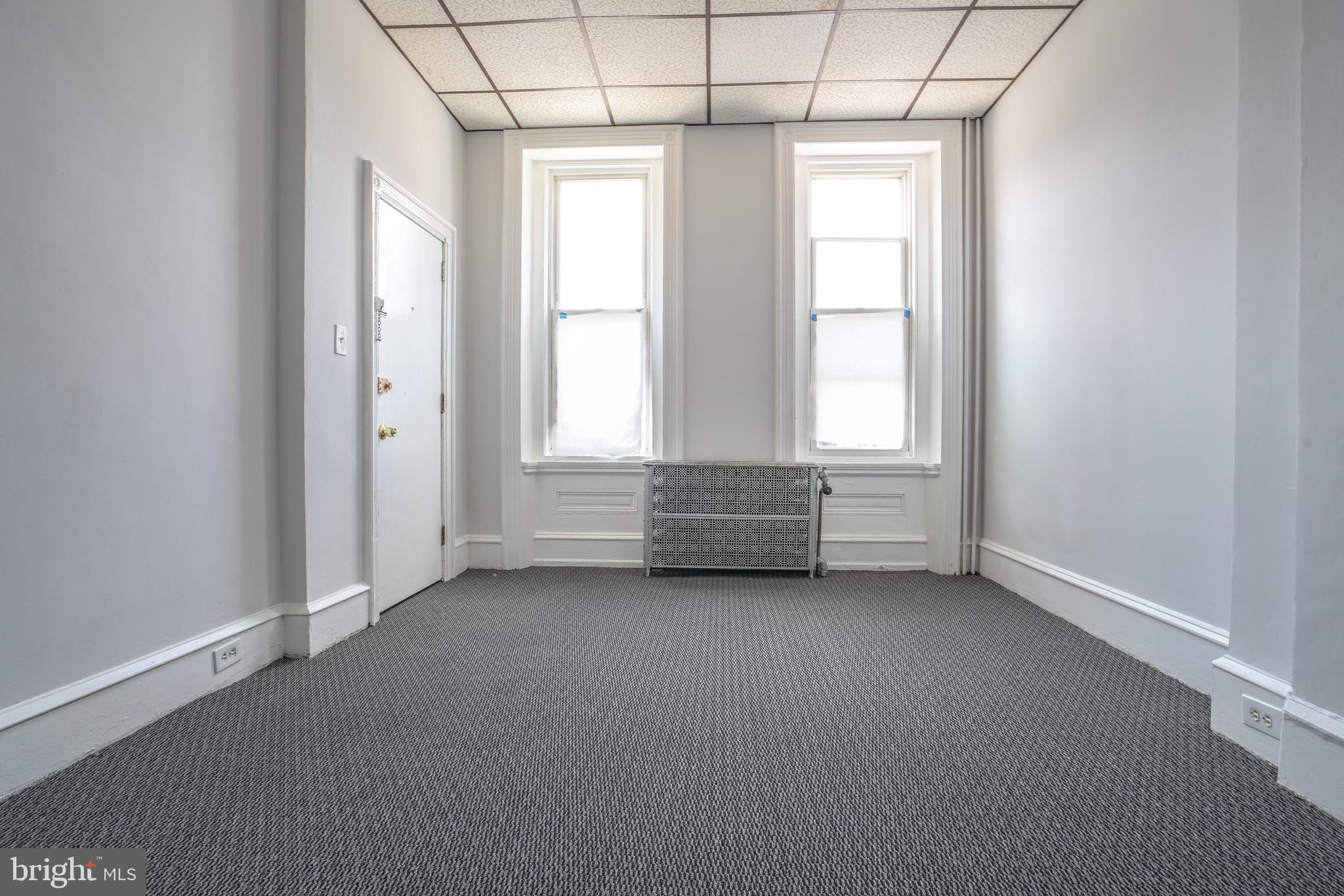 PORT RICHMOND - Commercial Sale