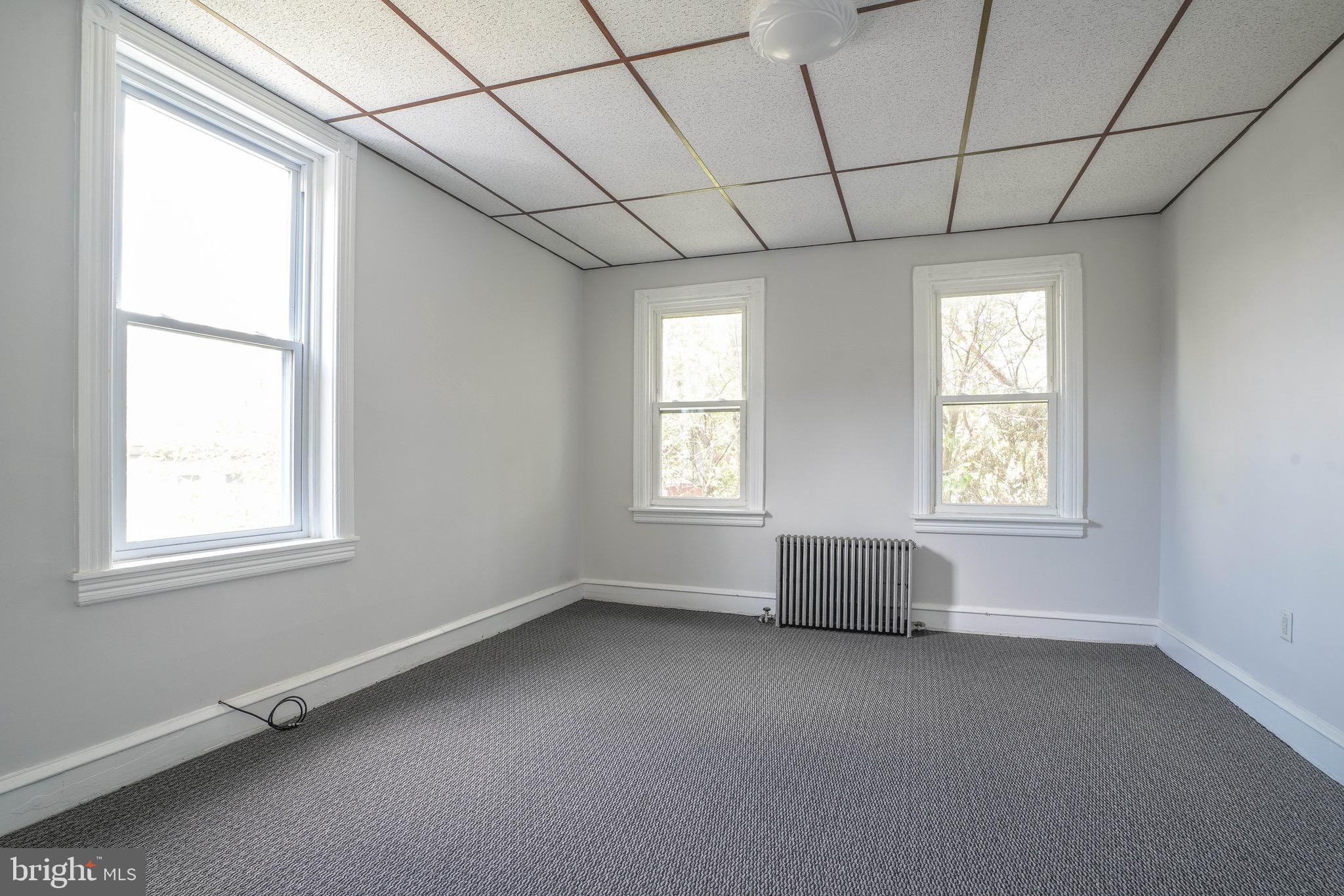 PORT RICHMOND - Commercial Sale