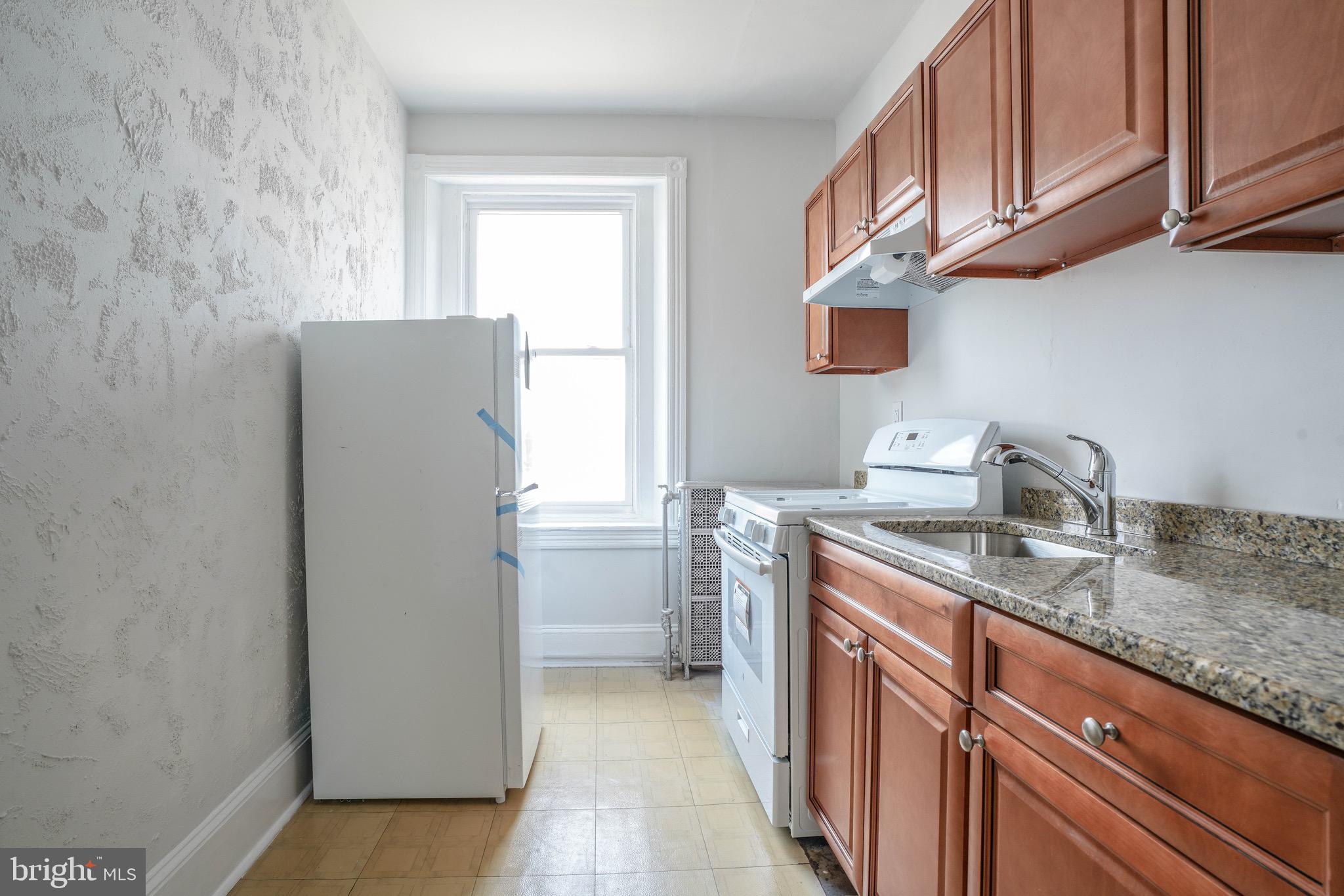 PORT RICHMOND - Commercial Sale