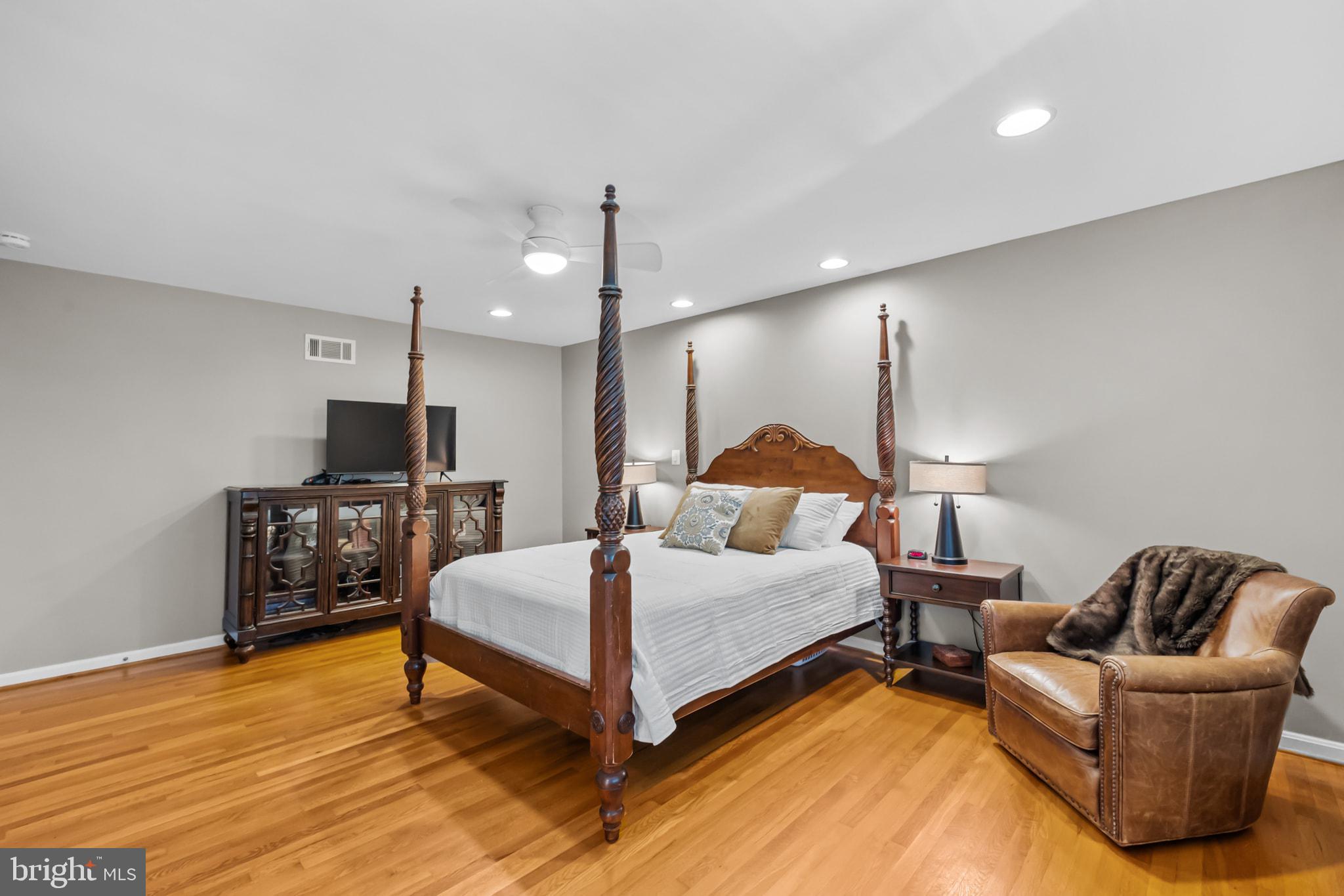 RESTON - Residential