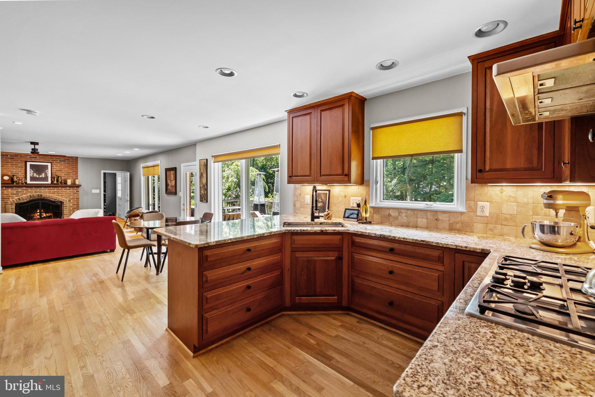 RESTON - Residential