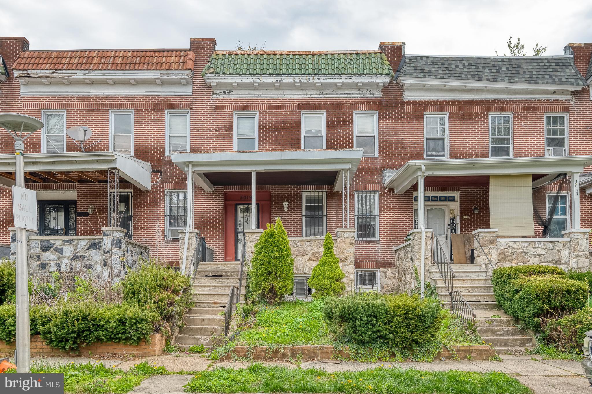 In the heart of Baltimore’s Pimlico community, this 4-bedroom, 2.5-bath Federal-style interior rowhome offers strong potential for investors or those seeking a renovation project. With spacious rooms and a classic layout, the home is ready for transformation. Sold as-is and bank-owned, it’s a solid opportunity to restore, customize, and build equity. Ideal for expanding a portfolio or bringing new life to a traditional city home.