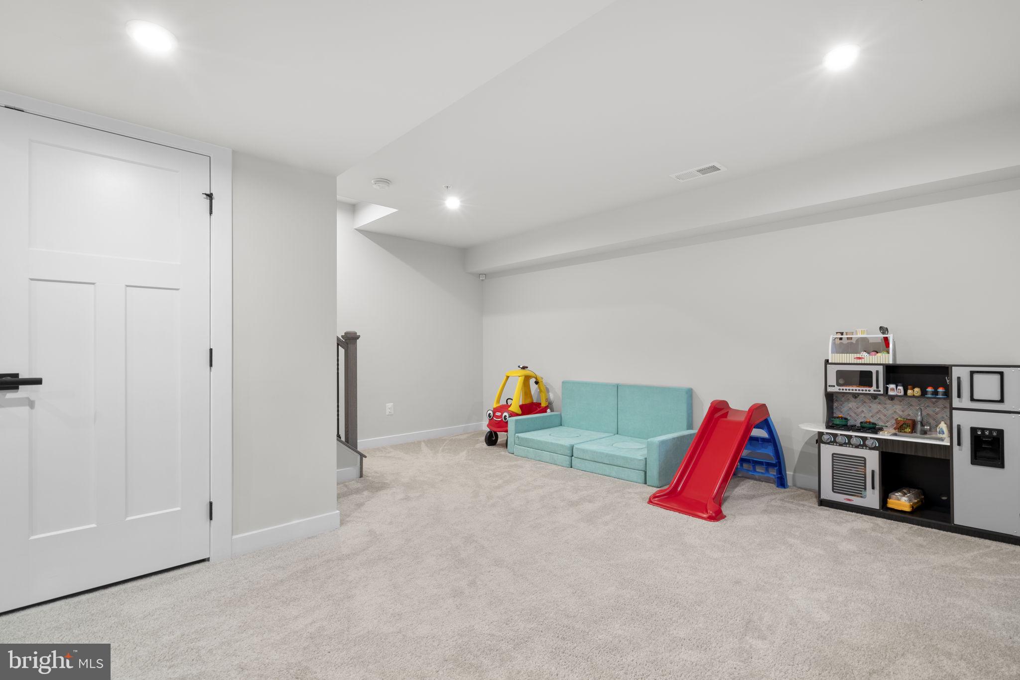 BELLE AIR TOWNHOMES - Residential