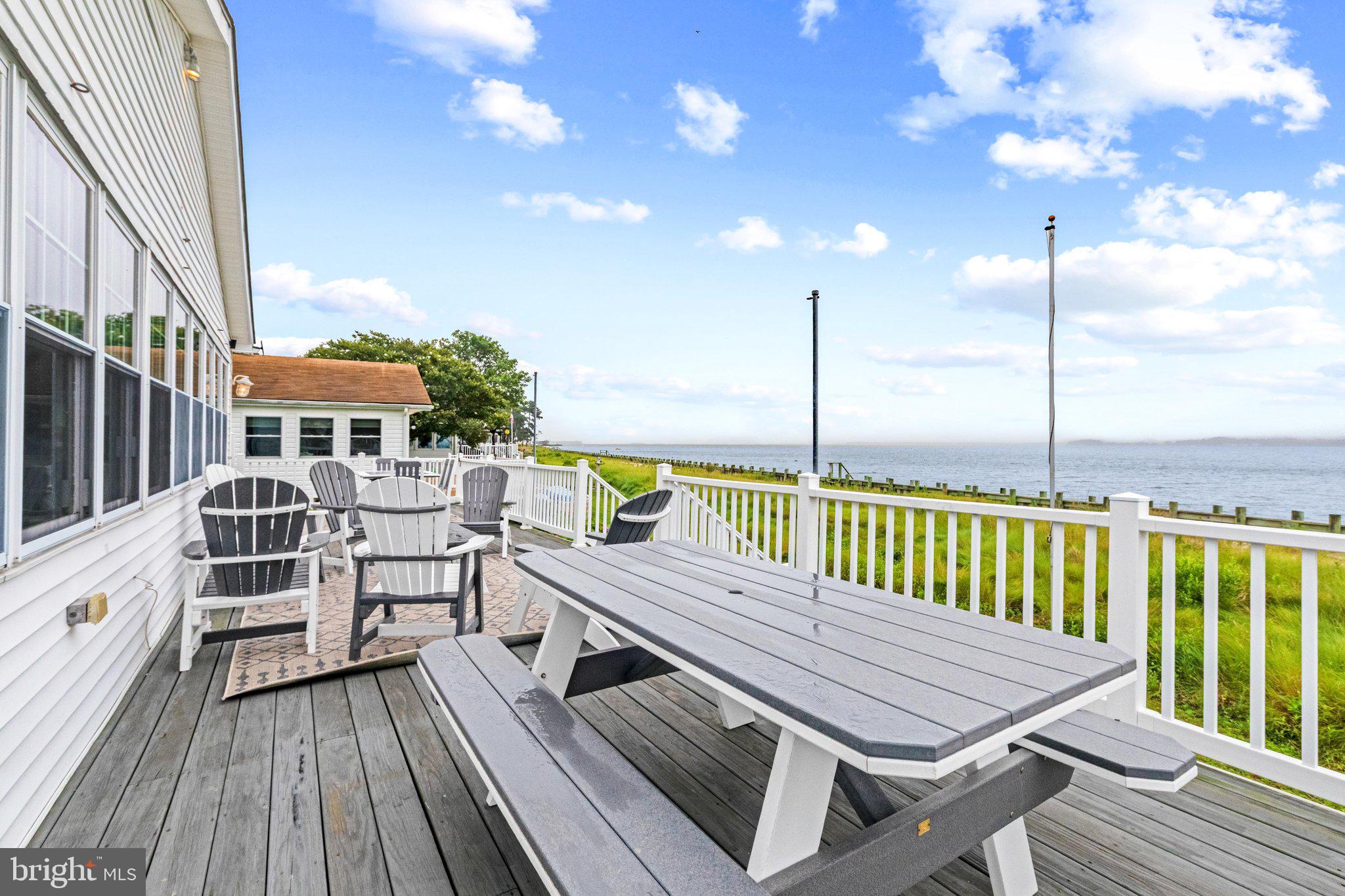 WHITE HOUSE BEACH - Residential